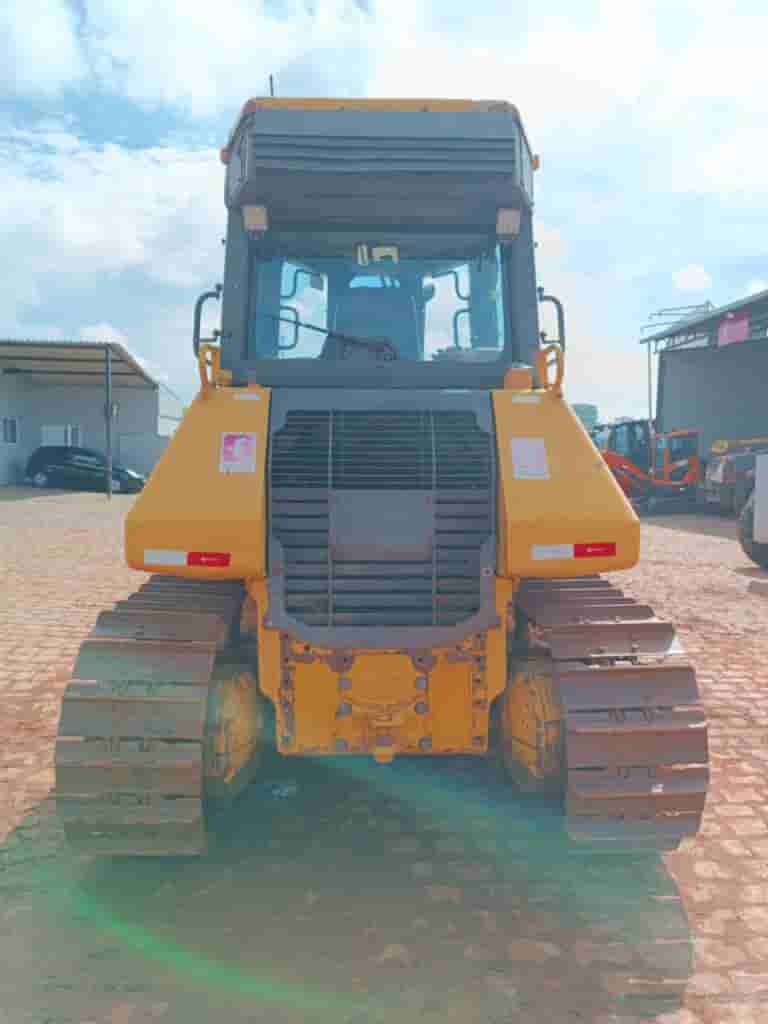 Trator de esteira Komatsu D51-EX 2011 - imagem de fundo