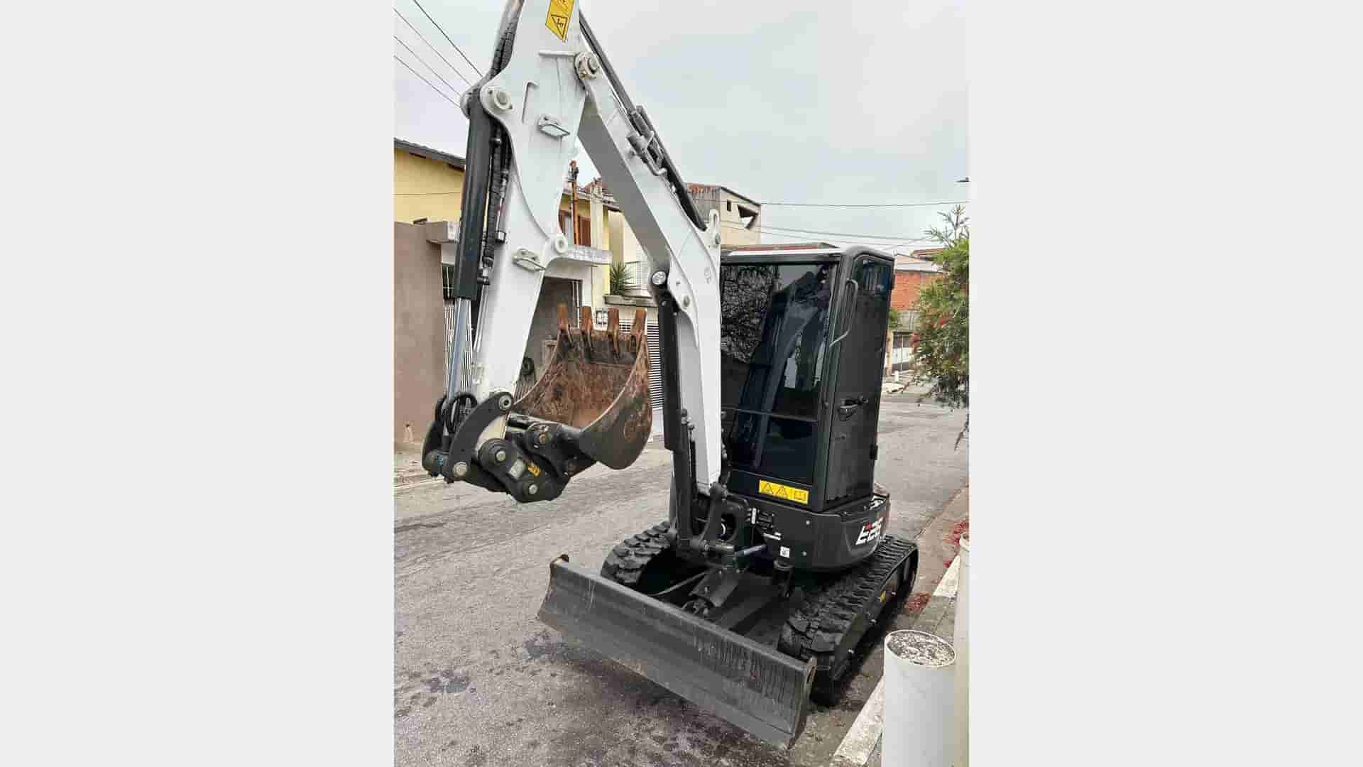 Mini Escavadeira Bobcat ESCAVADEIRA 2023 - imagem de fundo
