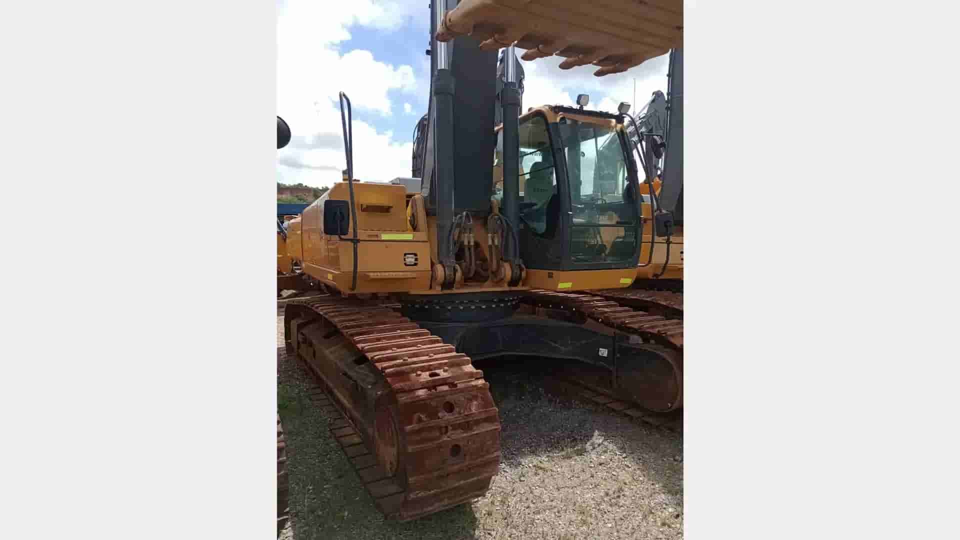 Escavadeira John Deere 350G 2021 - imagem de fundo