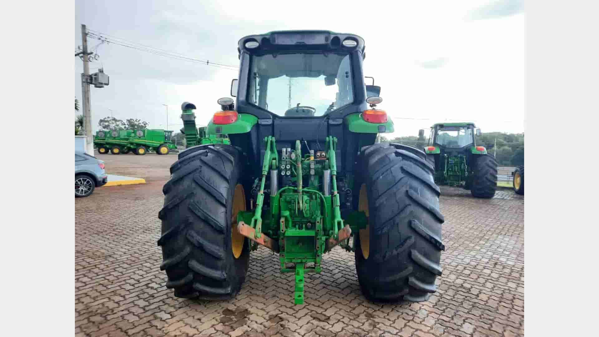 Trator agrícola John Deere 6190M 2020 - imagem de fundo