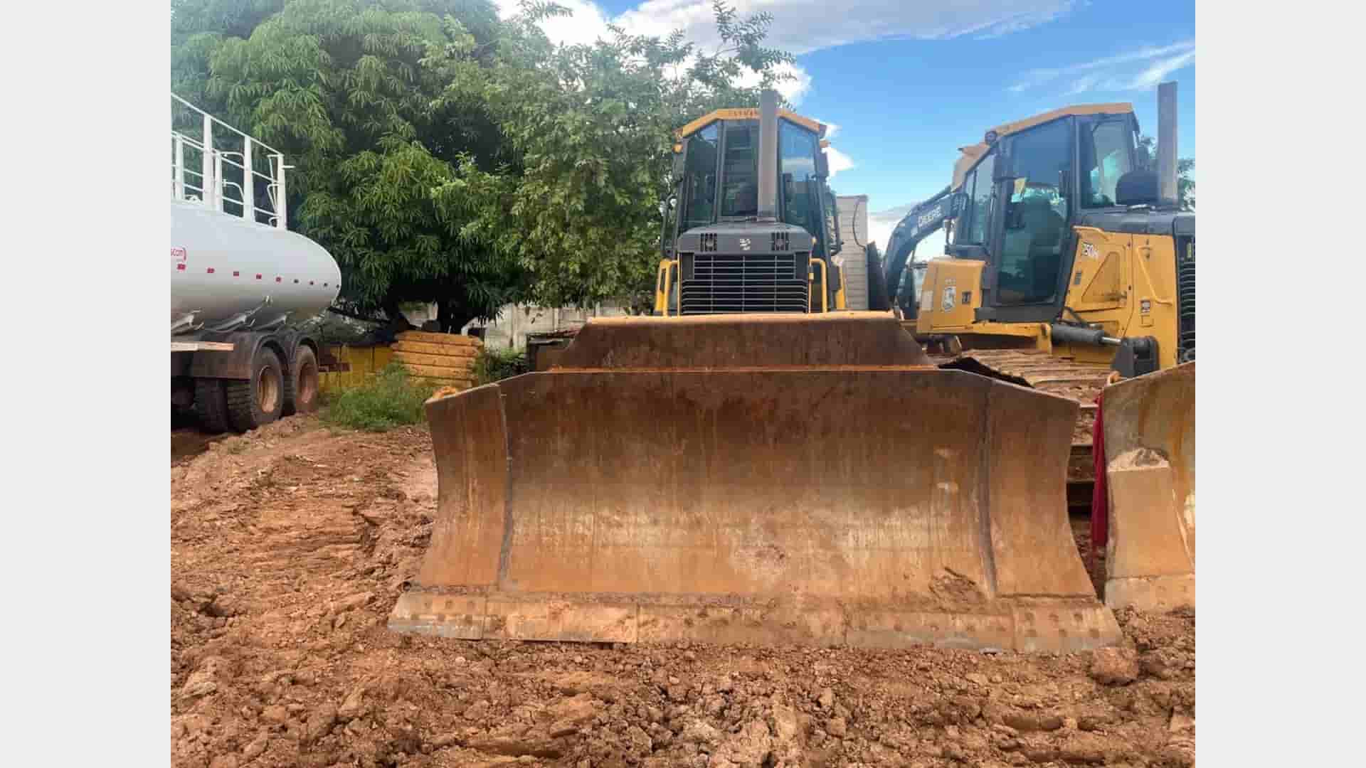 Trator de esteira John Deere 750J 2019 - imagem de fundo
