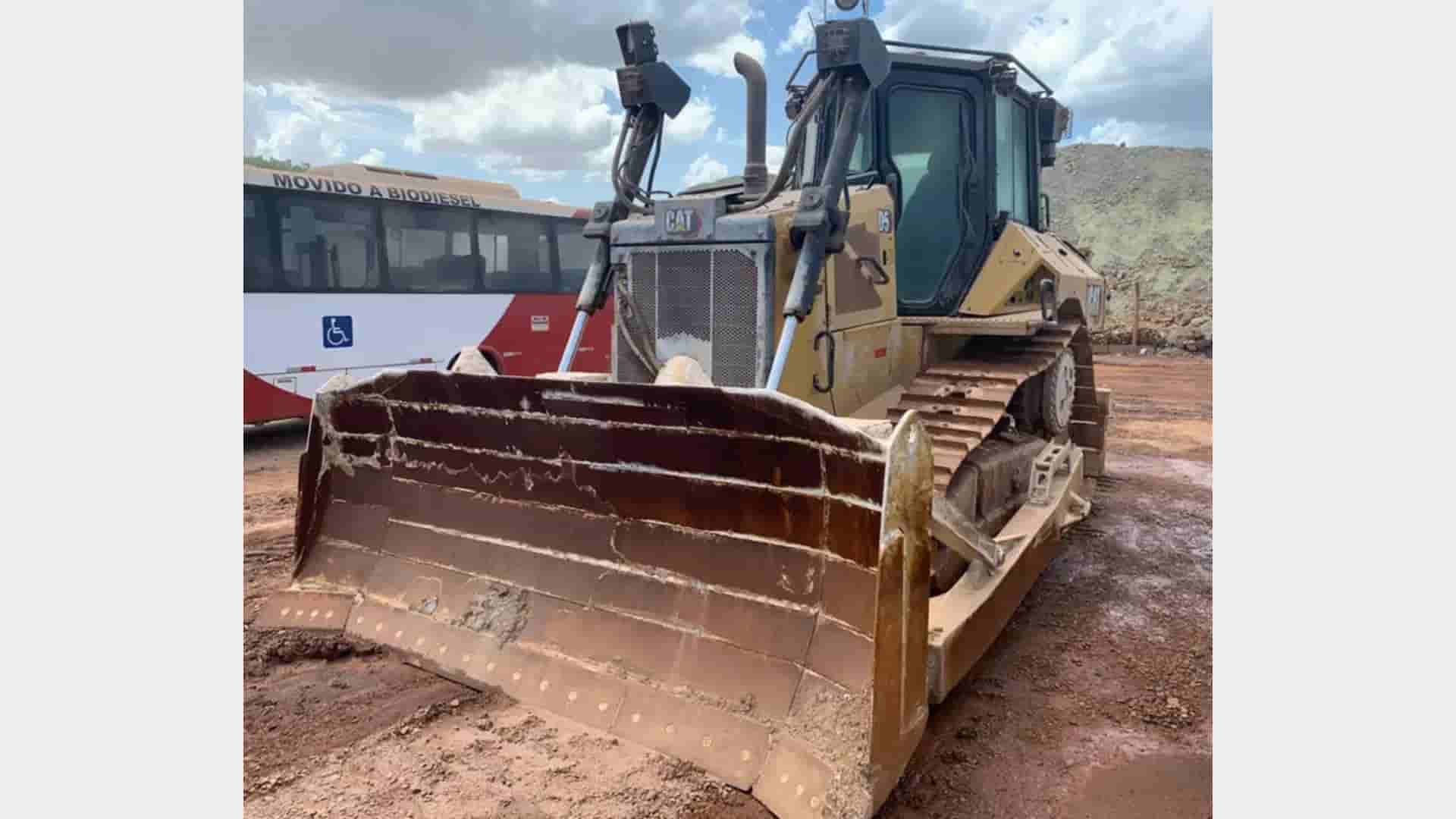 Trator de esteira Caterpillar D5 2019 - imagem de fundo