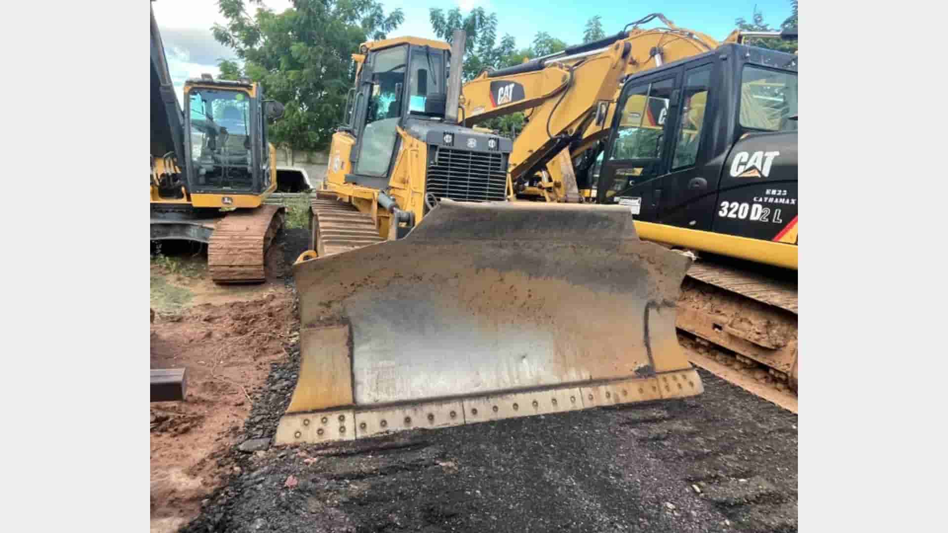 Trator de esteira John Deere 750J 2018 - imagem de fundo
