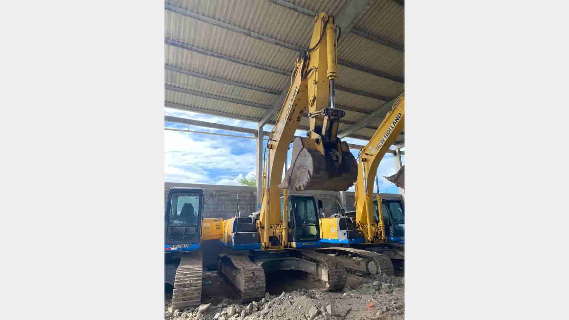 Escavadeira New Holland TH10 2016 - imagem de fundo