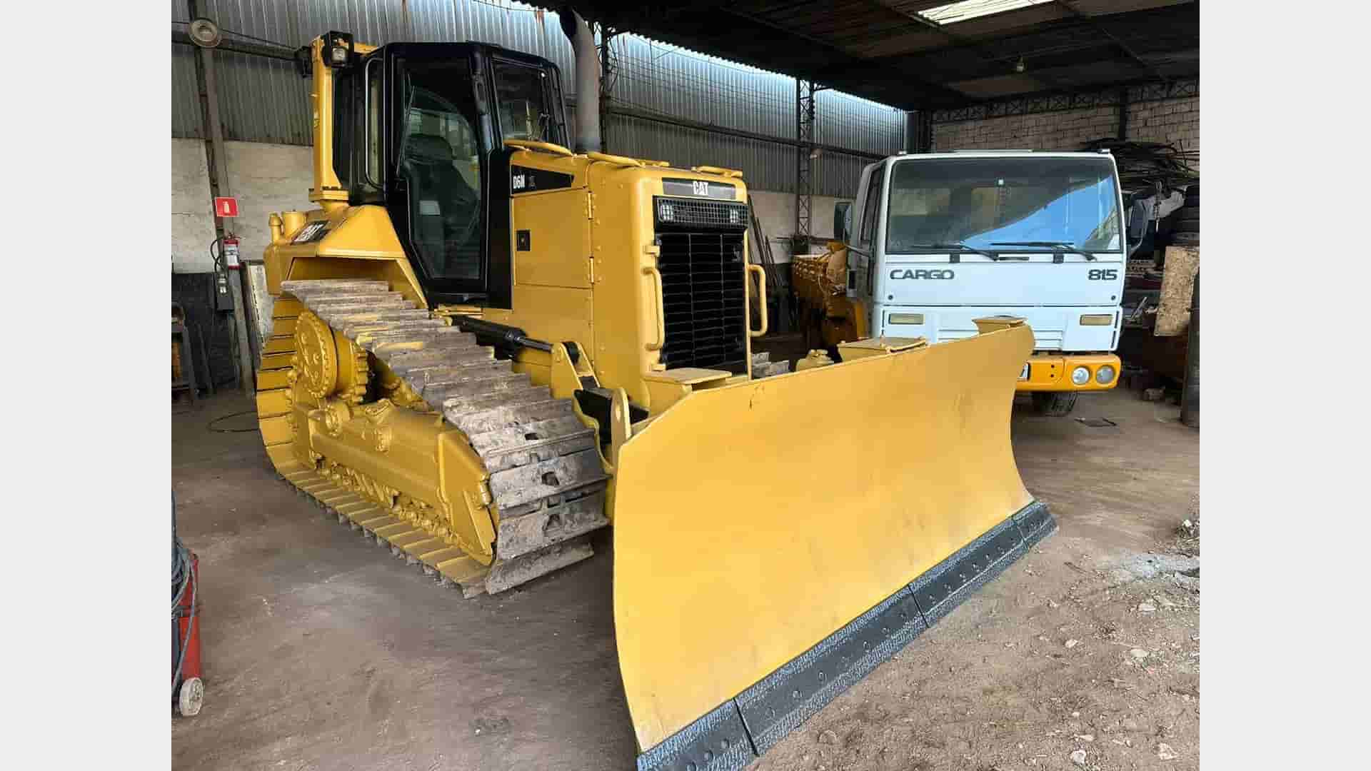 Trator de esteira Caterpillar D6N 2016 - imagem de fundo