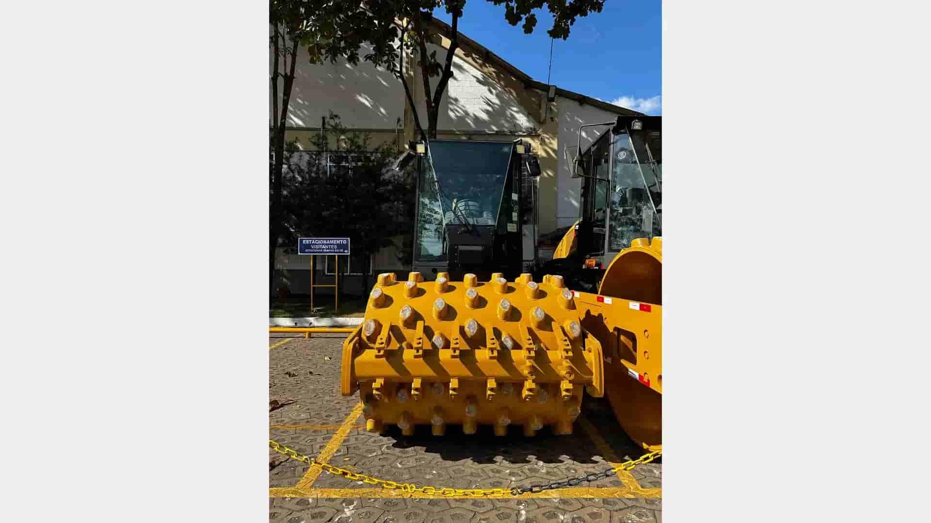 Rolo compactador Caterpillar CS 423E 2014 - imagem de fundo
