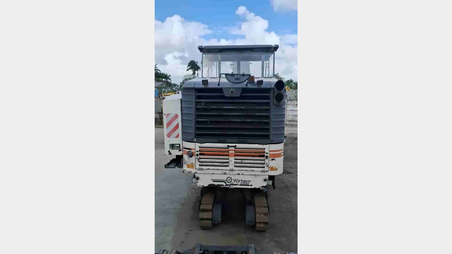 Fresadora de asfalto Wirtgen W200 2013 - imagem de fundo