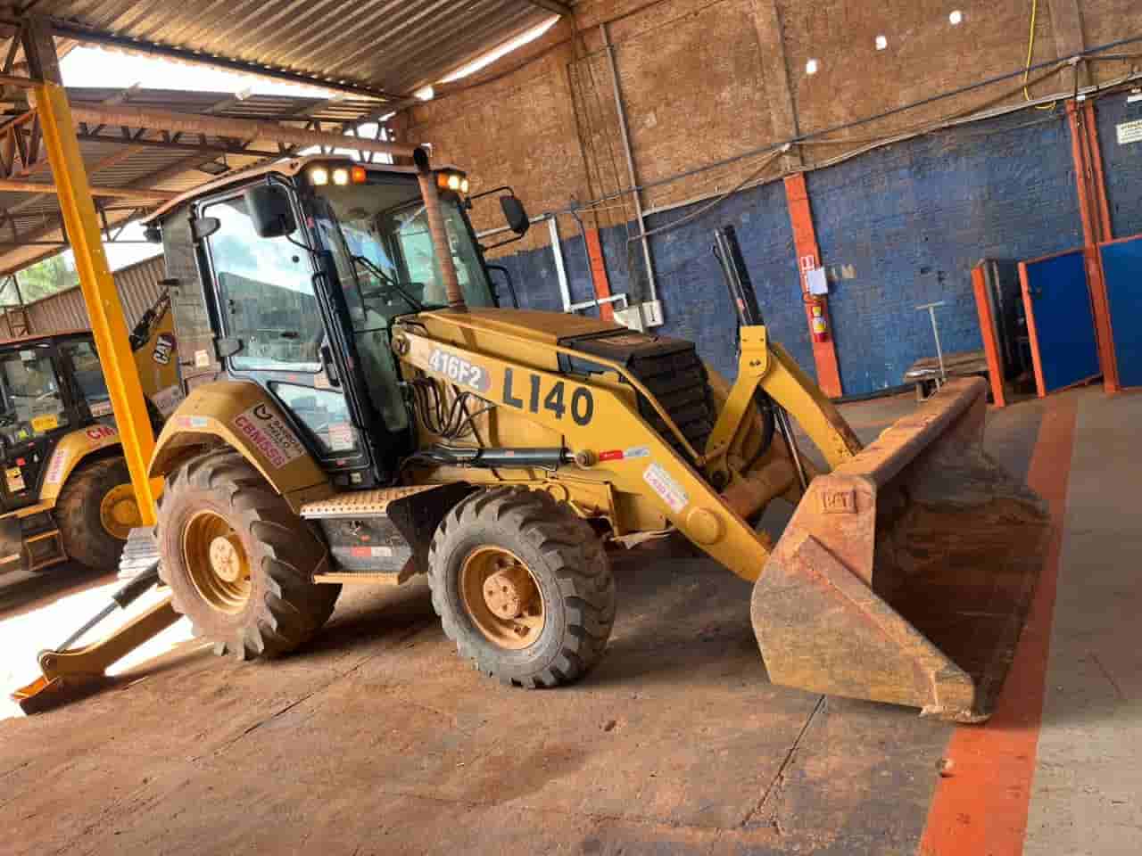 Retroescavadeira Caterpillar 416F2 4X4 AC 2021 - imagem de fundo