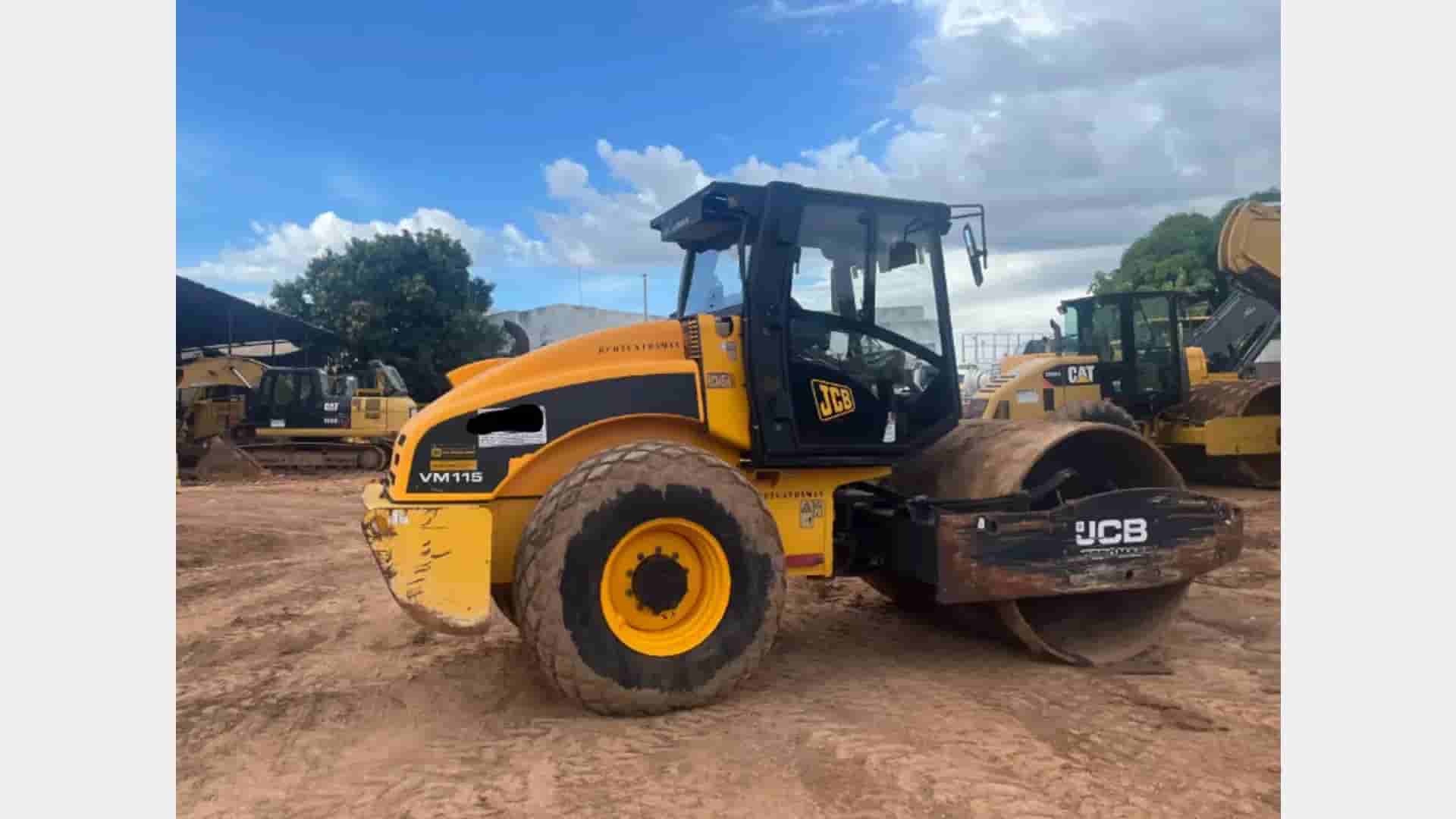 Rolo compactador JCB VM 330 2012 - imagem de fundo