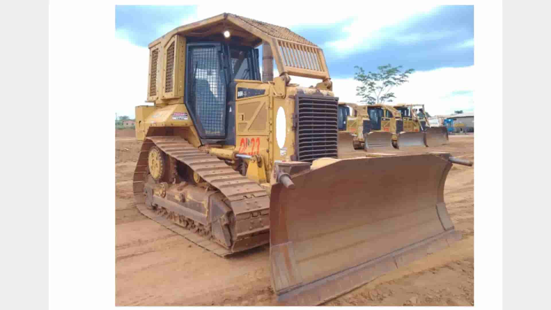 Trator de esteira Caterpillar D6N 2012 - imagem de fundo