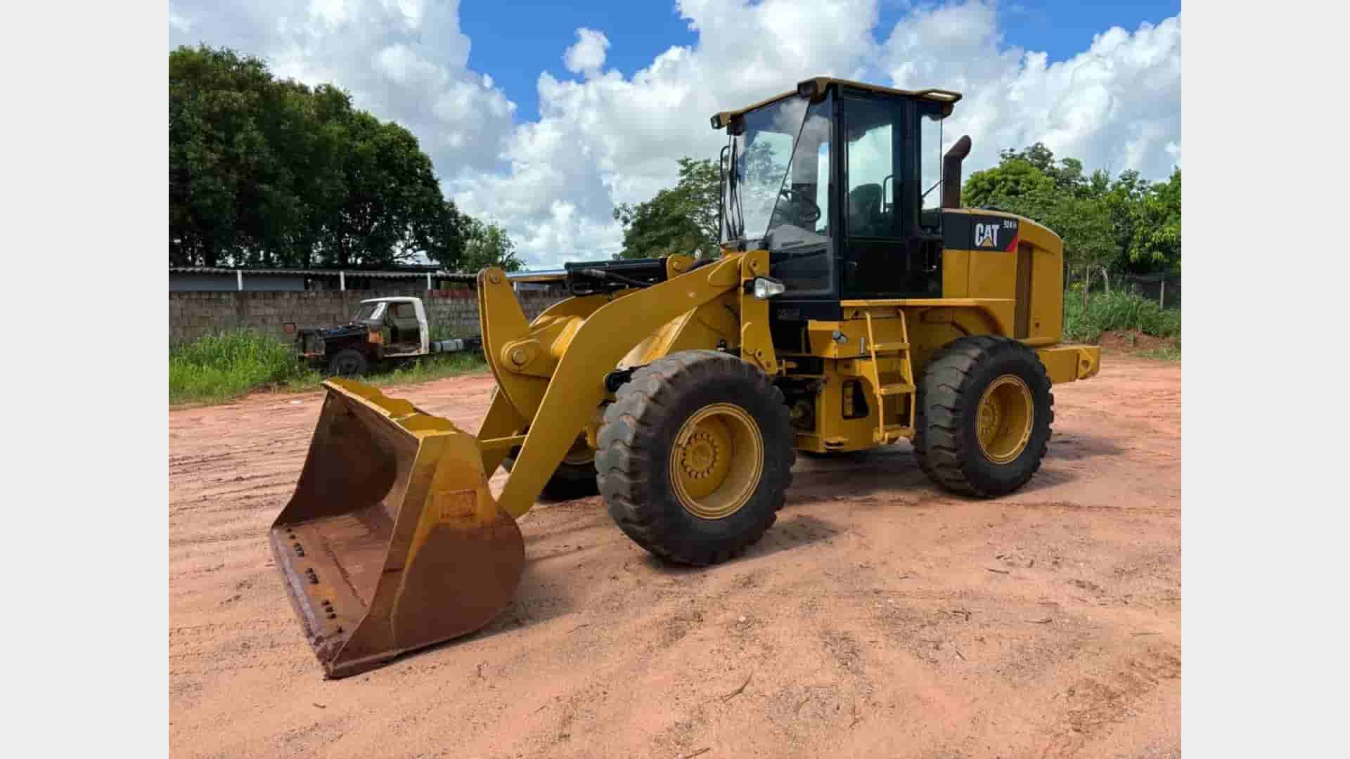 Pá Carregadeira Caterpillar 924 H 2011 - imagem de fundo