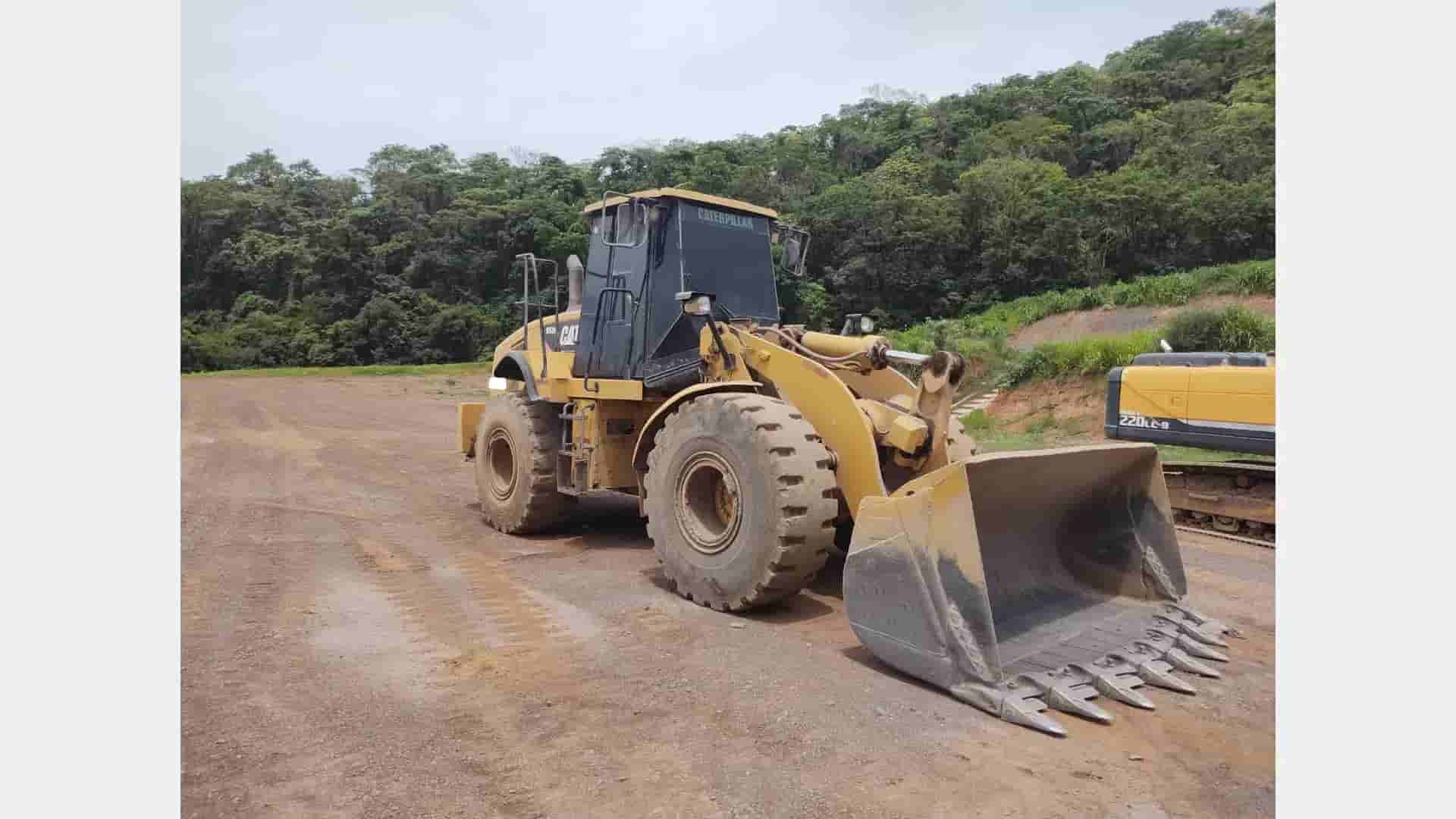 Pá Carregadeira Caterpillar  950H 2011 - imagem de fundo