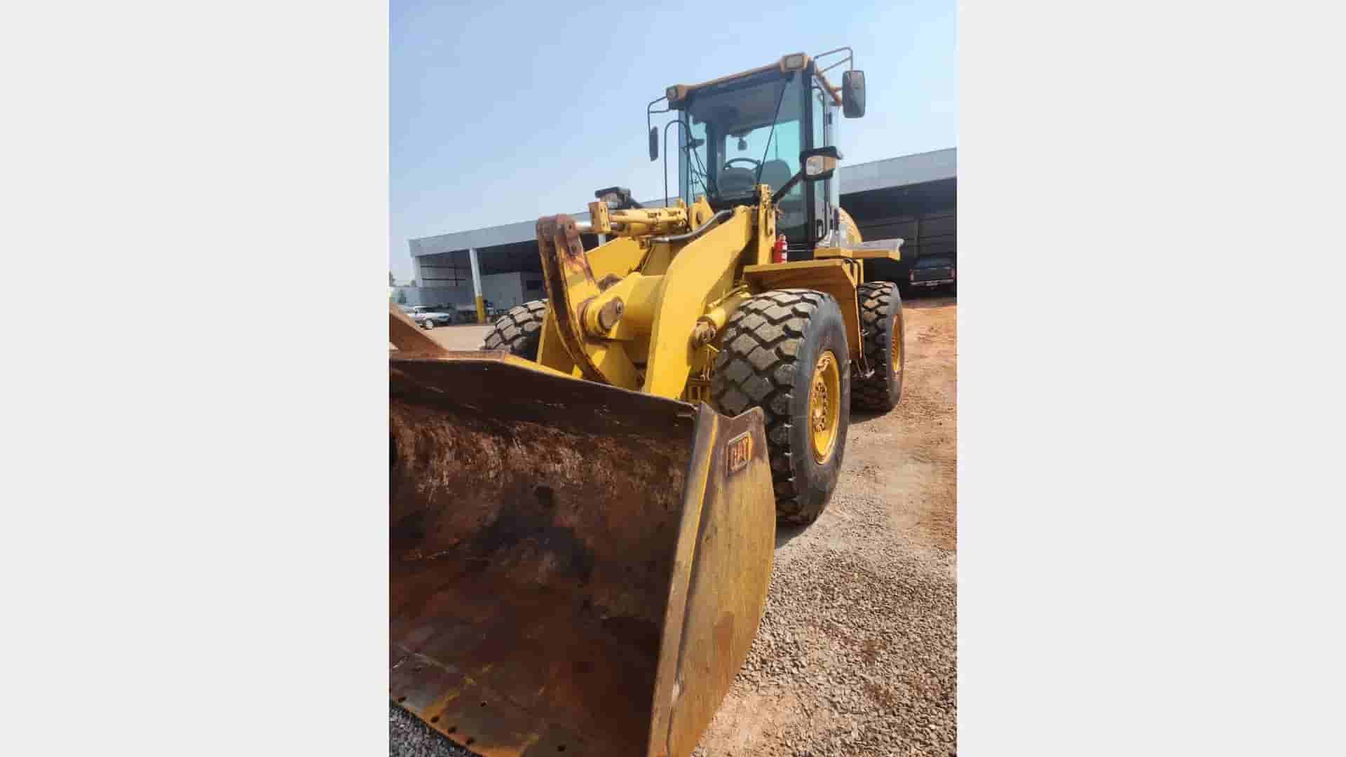 Pá Carregadeira Caterpillar 938H 2011 - imagem de fundo