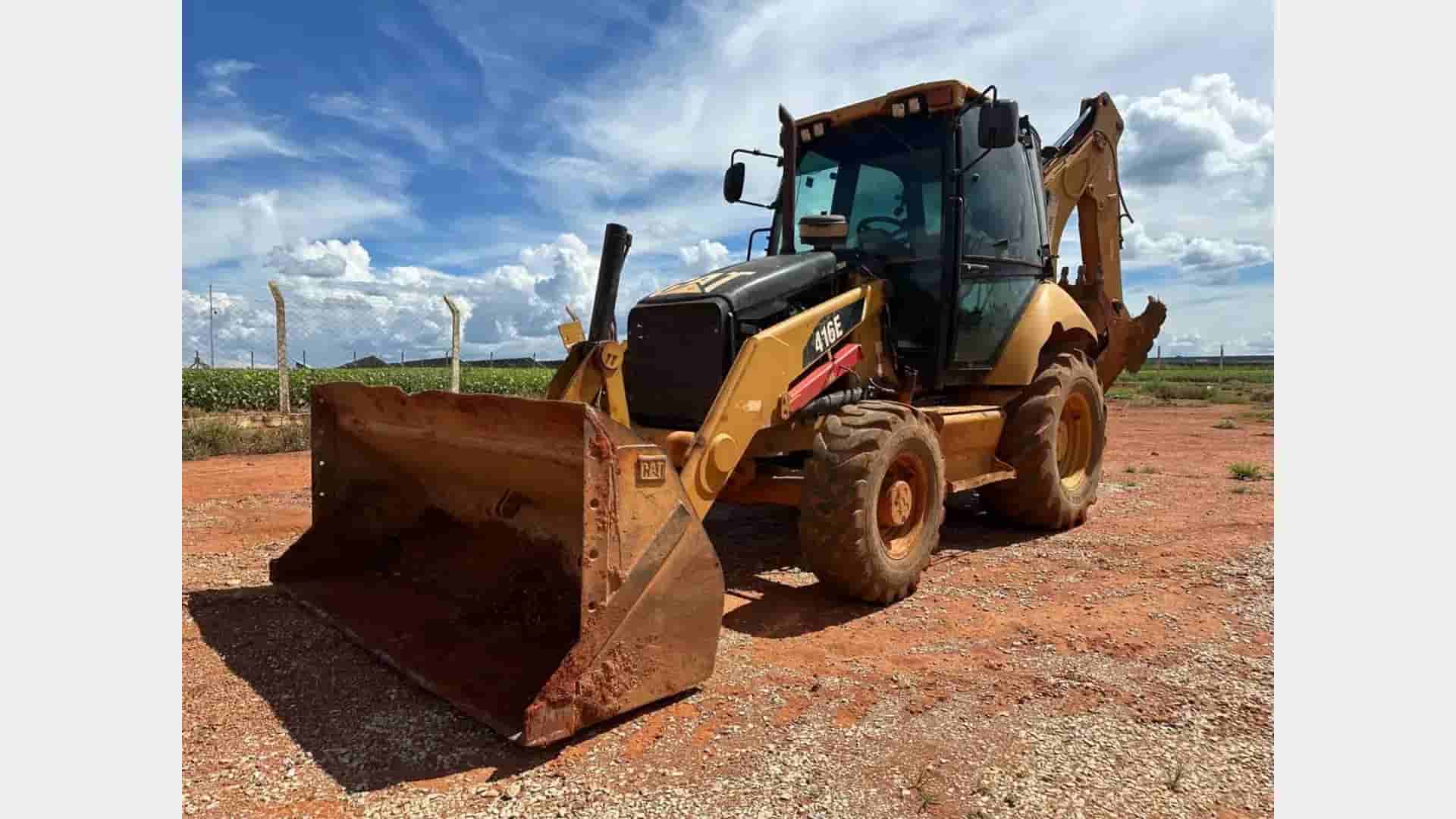 Retroescavadeira Caterpillar 416E 4X2 2011 - imagem de fundo