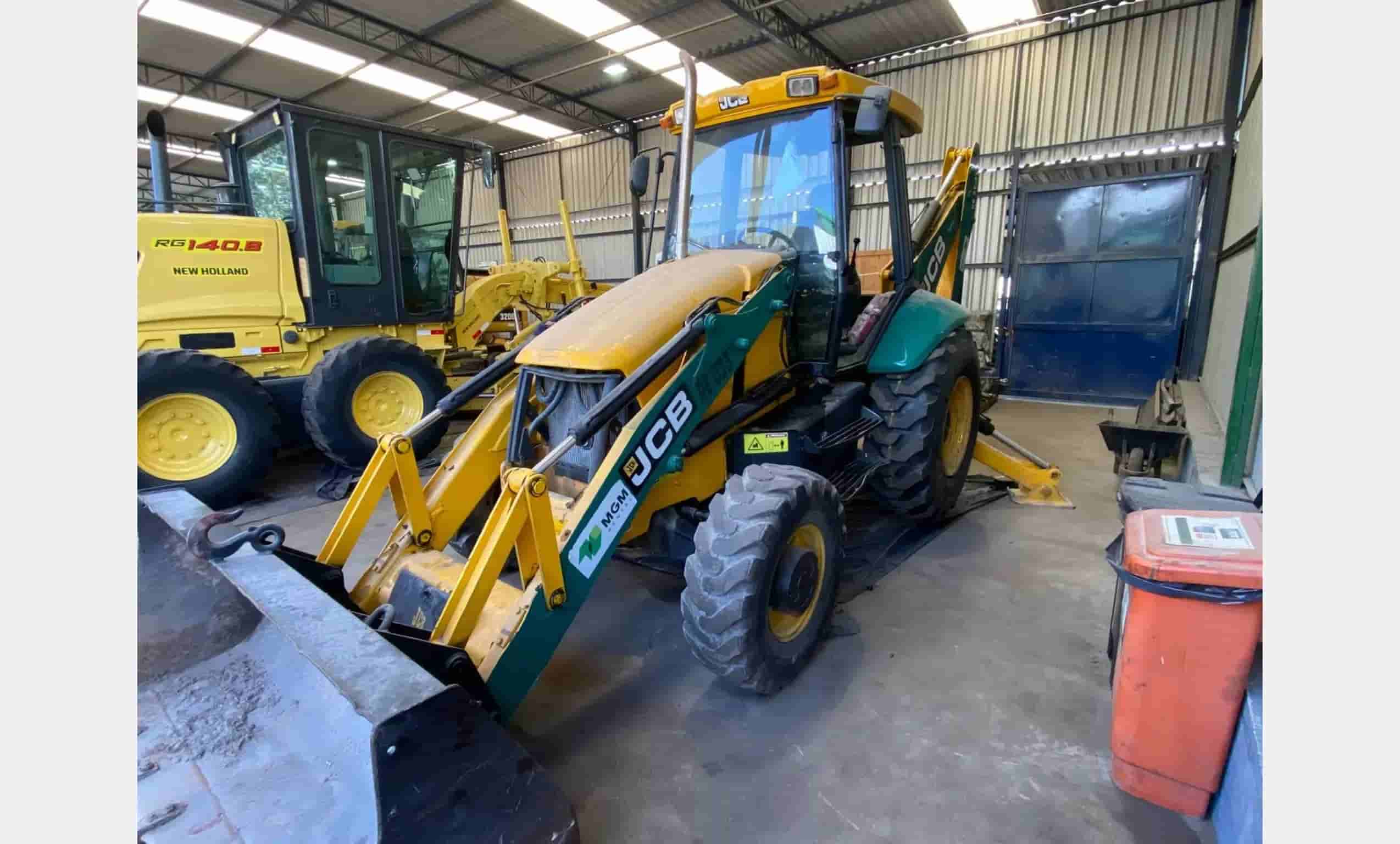 Retroescavadeira JCB 3C 2010 - imagem de fundo
