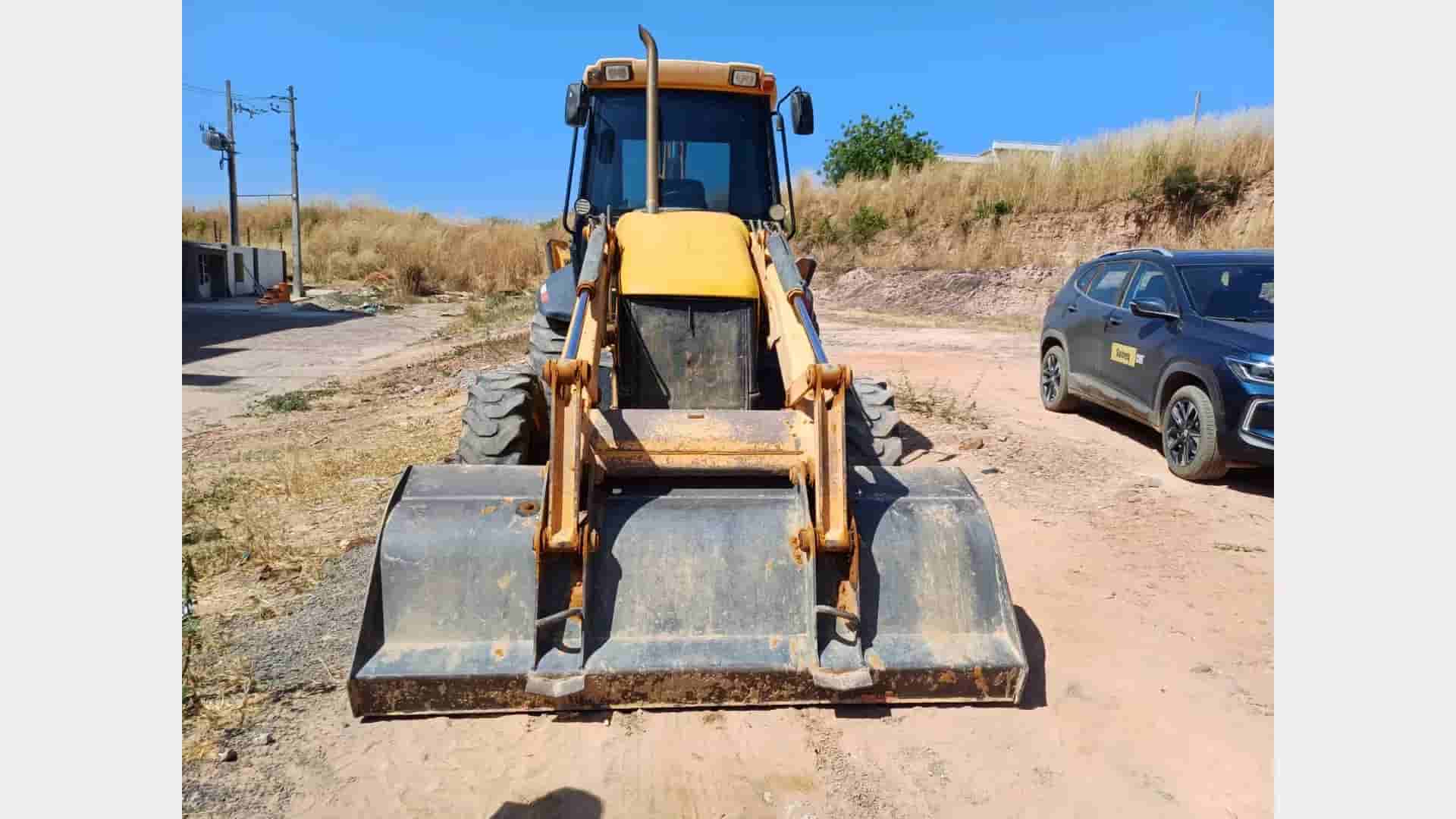Retroescavadeira JCB 310 L 2010 - imagem de fundo