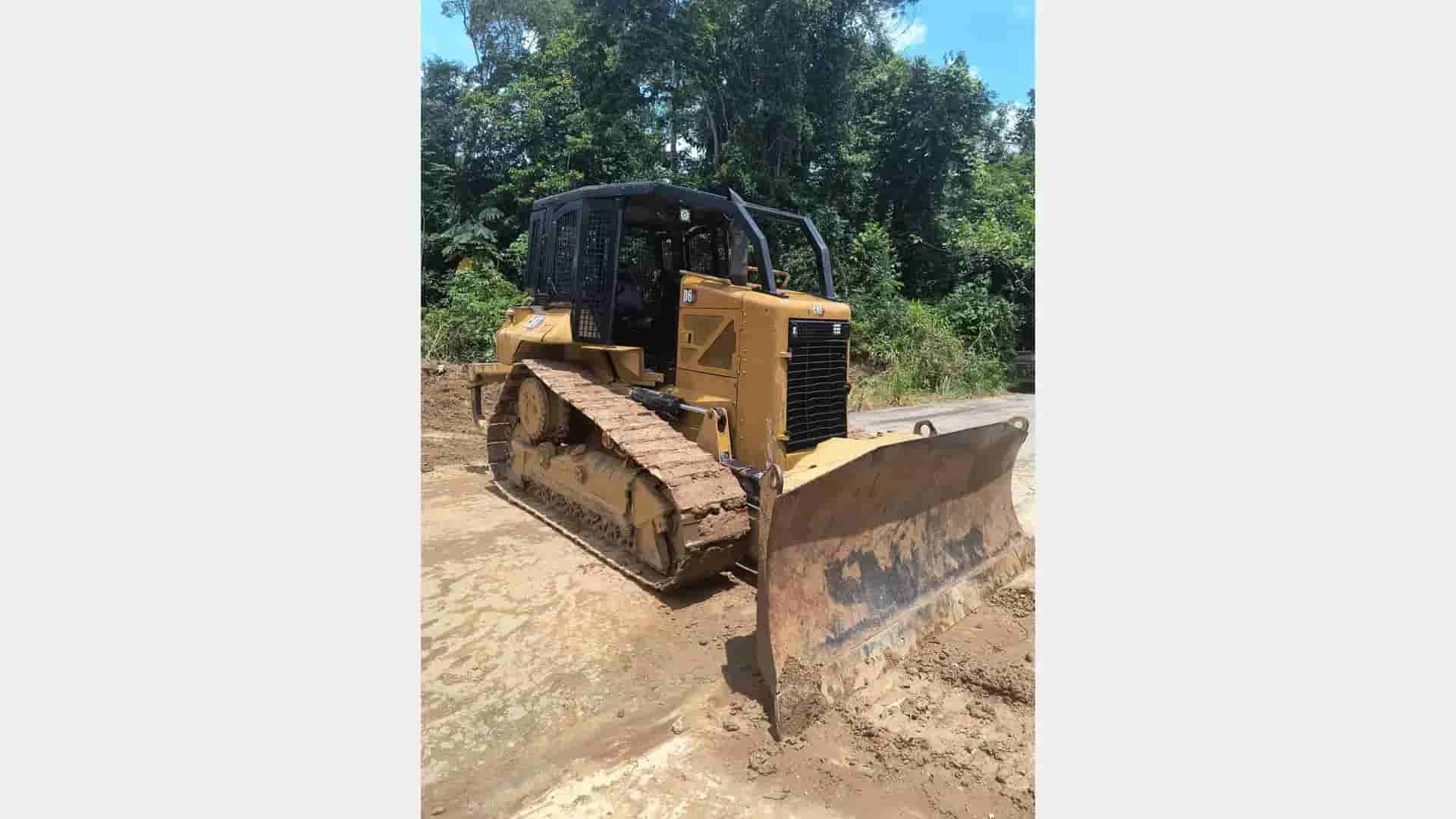 Trator de esteira Caterpillar D6N 2009 - imagem de fundo