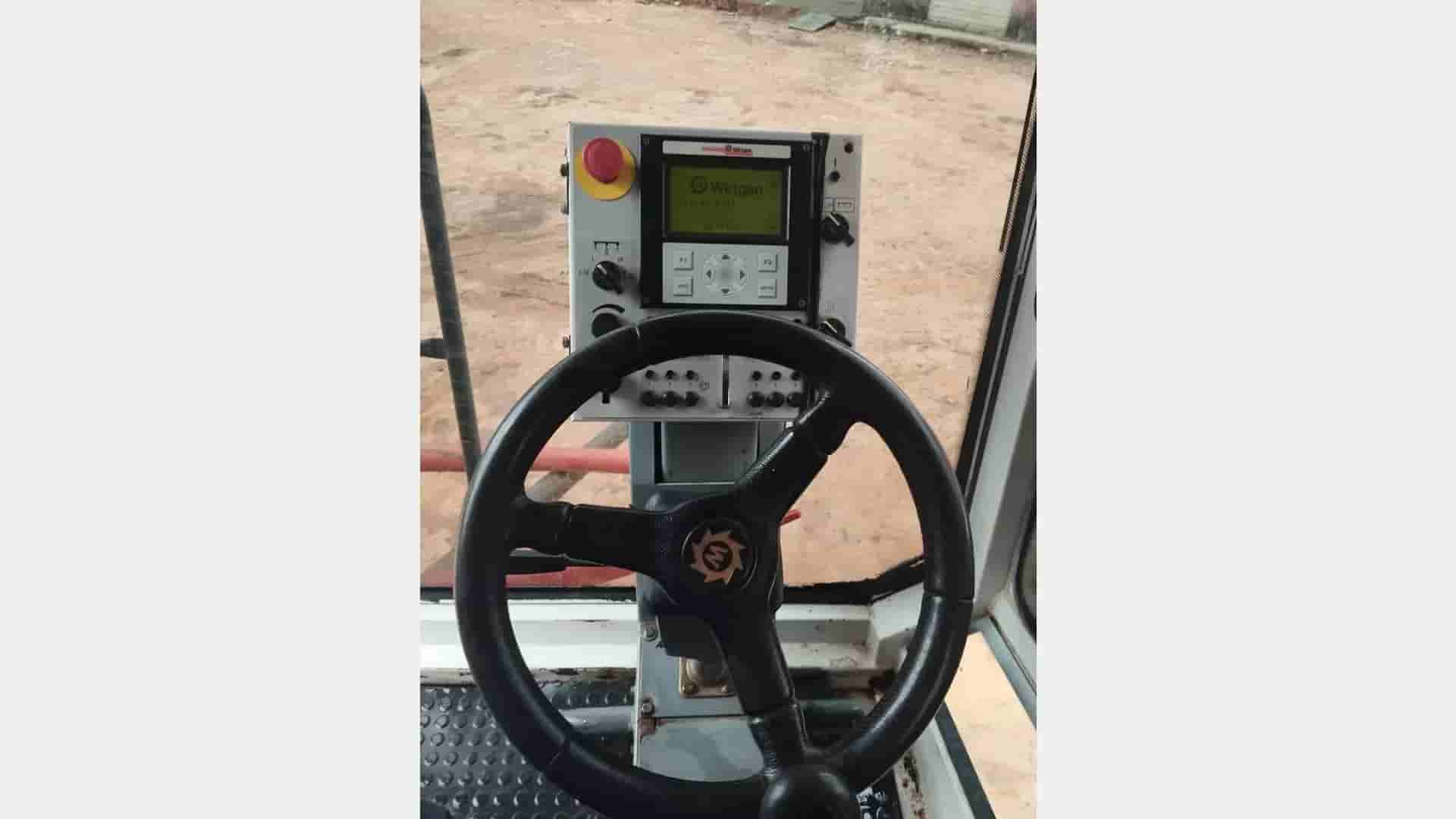 RECUPERADORA DE PAVIMENTOS Wirtgen WR2400 2009 - imagem de fundo