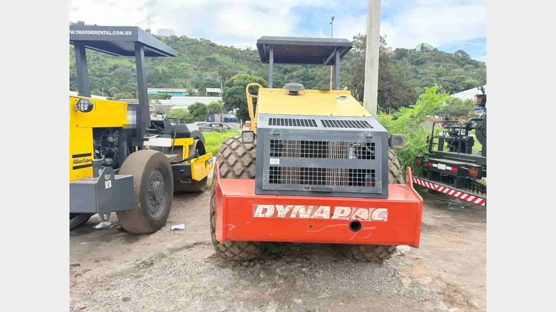 Rolo compactador Dynapac CA250 PD 2008 - imagem de fundo