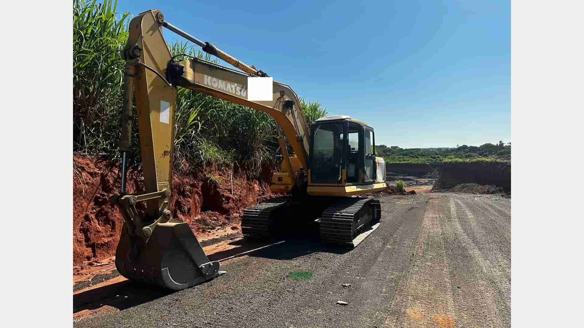 Escavadeira Komatsu PC160 2008 - imagem de fundo