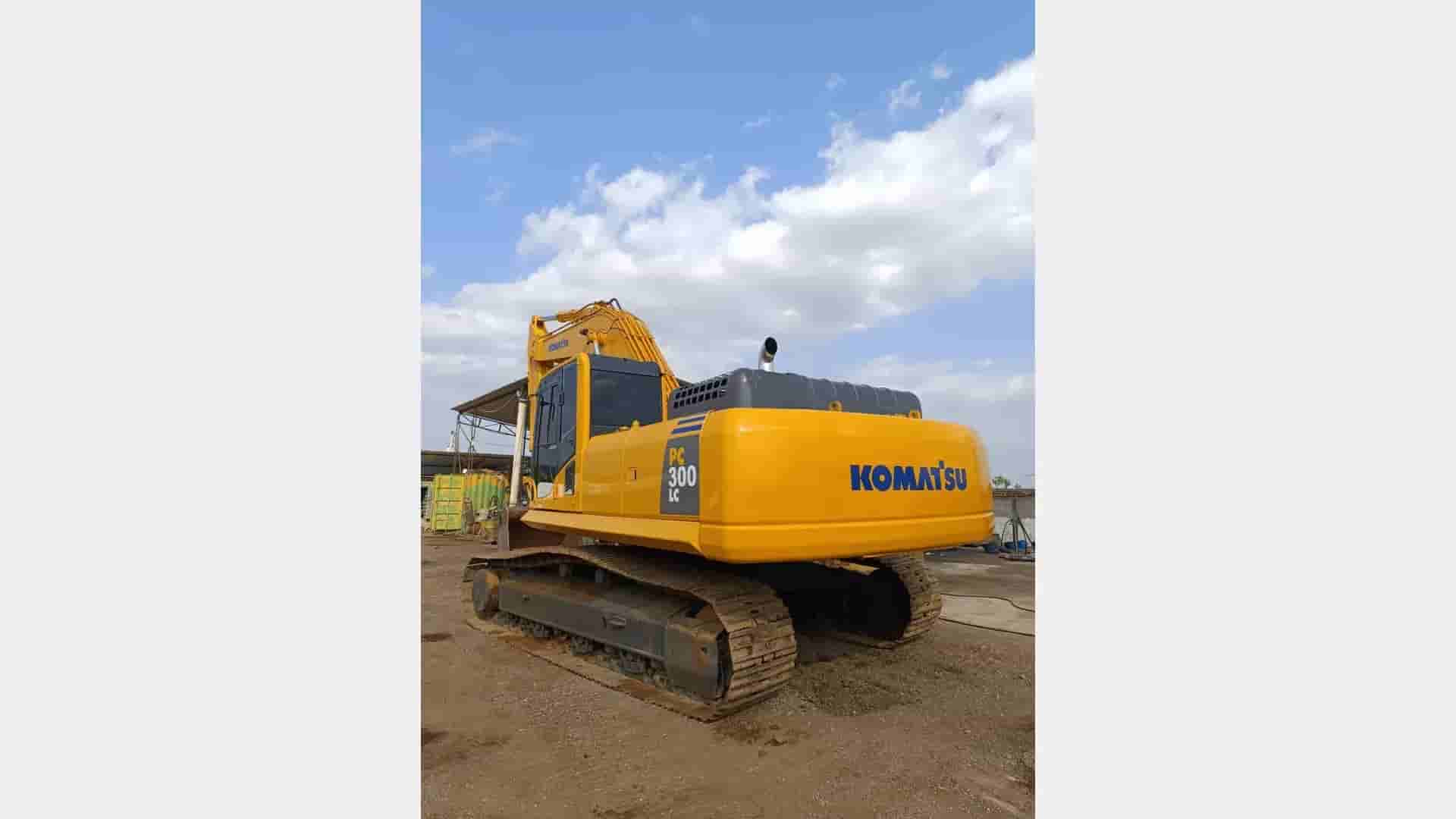 Escavadeira Komatsu PC300LC-8 2008 - imagem de fundo