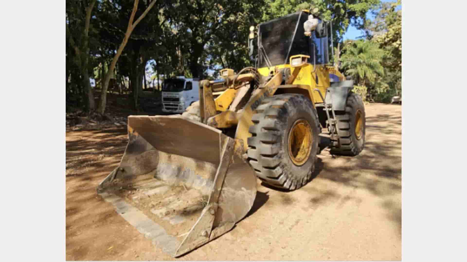 Pá Carregadeira Komatsu W200 2006 - imagem de fundo