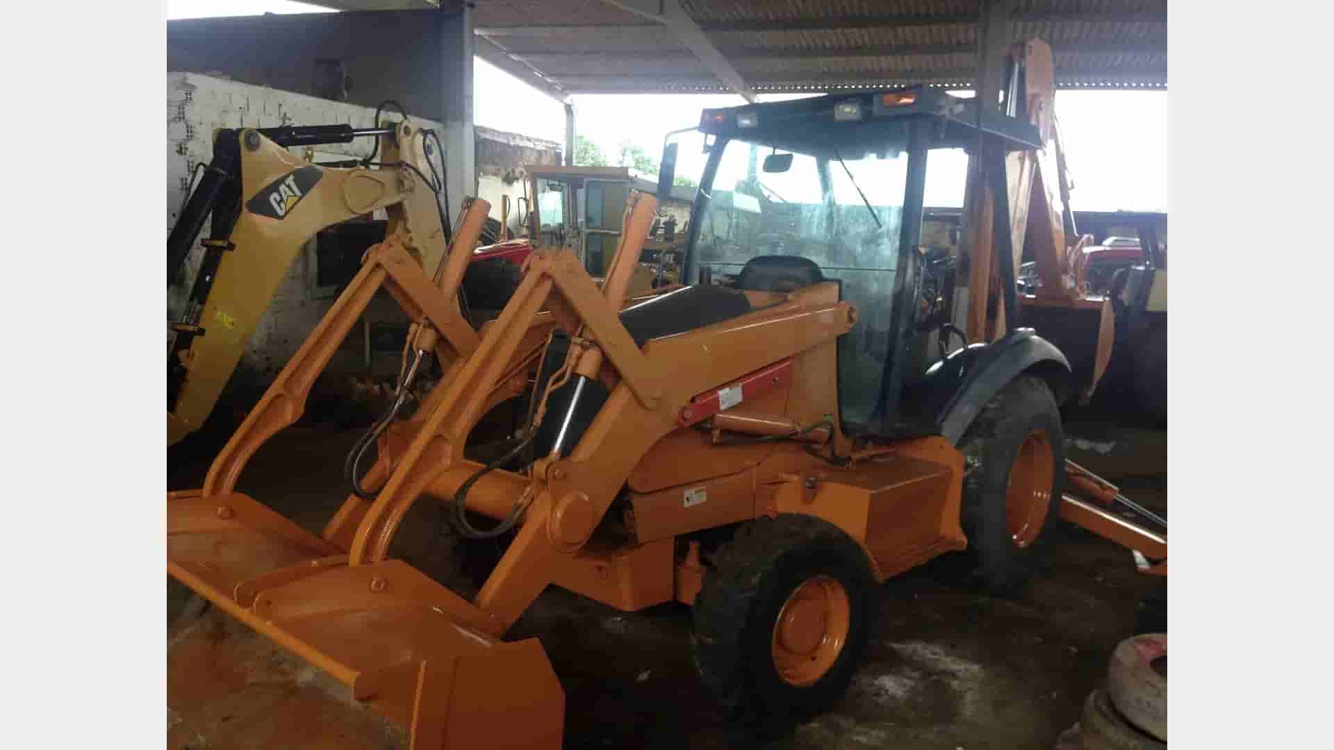 Retroescavadeira Case 580M 2006 - imagem de fundo