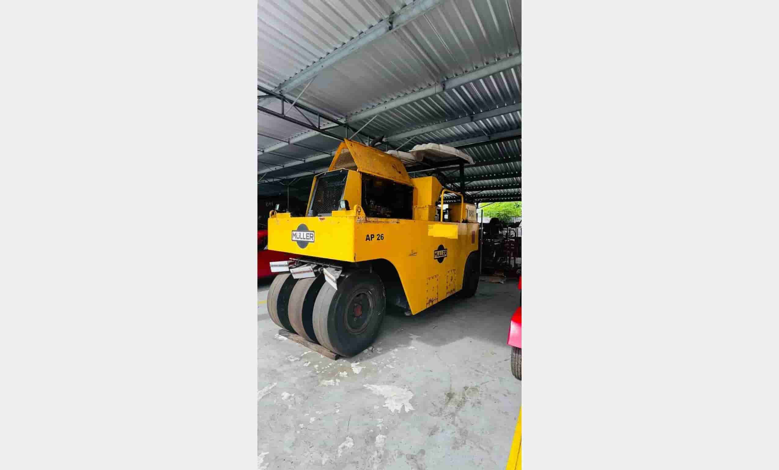Rolo compactador Müller AP 26 2002 - imagem de fundo