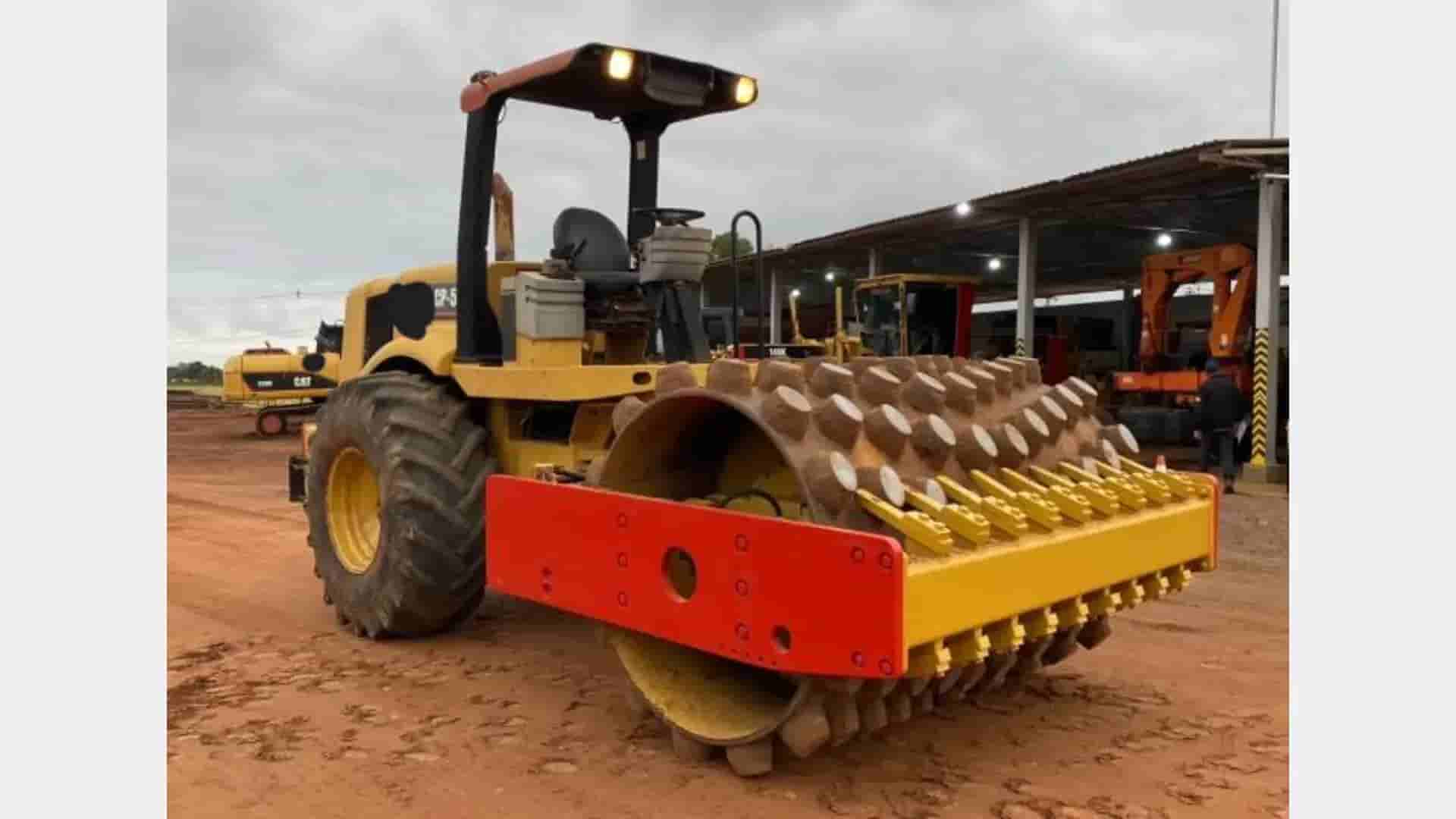 Rolo compactador Caterpillar TH10 2002 - imagem de fundo