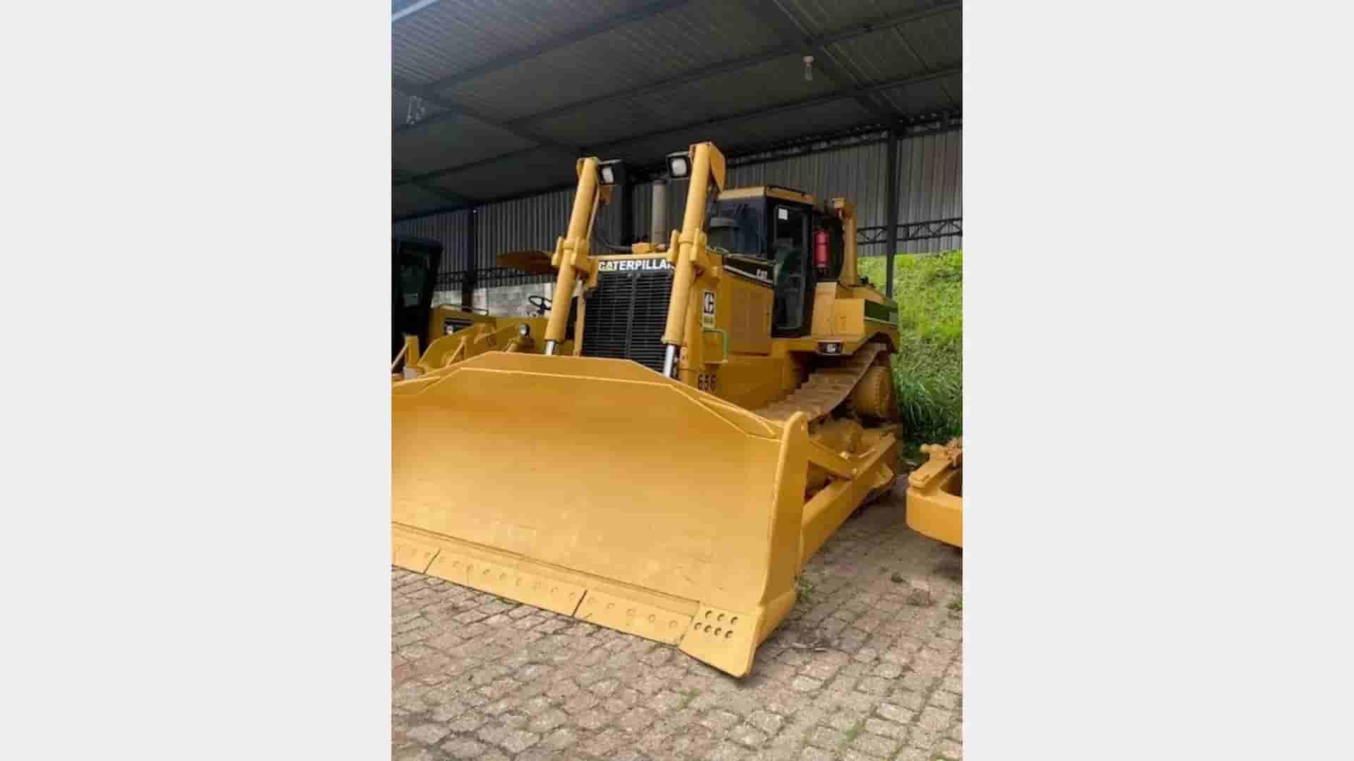 Trator de esteira Caterpillar D8R 2001 - imagem de fundo