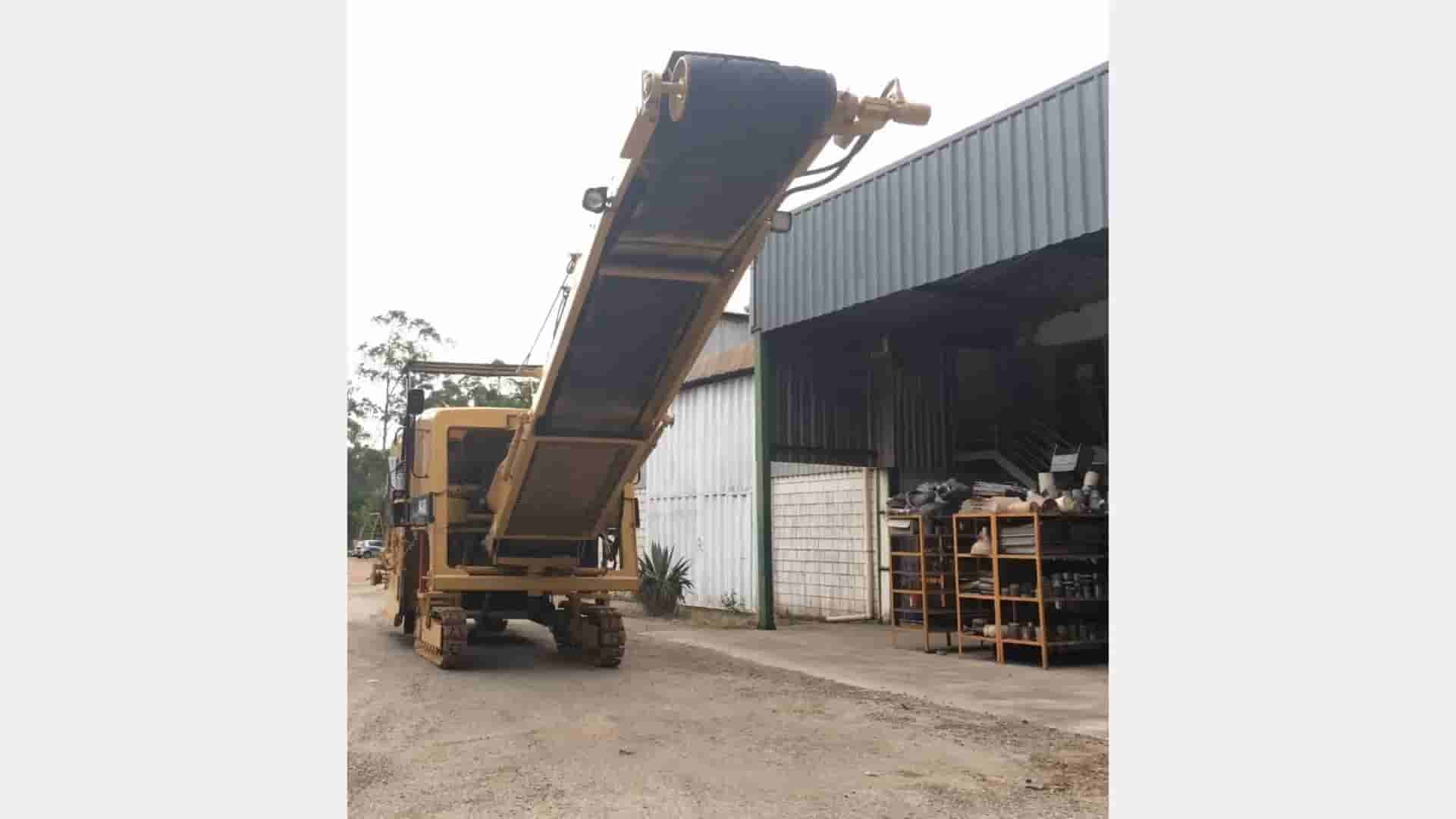 Fresadora de asfalto Caterpillar PM-465 1998 - imagem de fundo