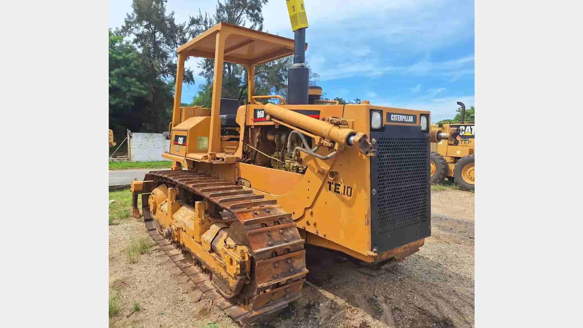 Trator de esteira Caterpillar D6D 1996 - imagem de fundo