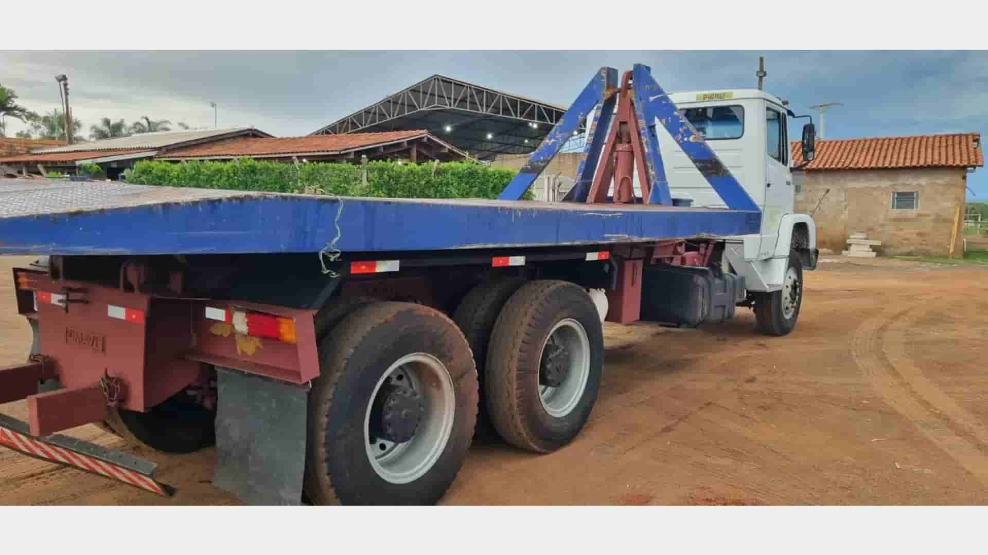 TRANSPORTE Mercedes Benz 2635 Traçado 1995 - imagem de fundo