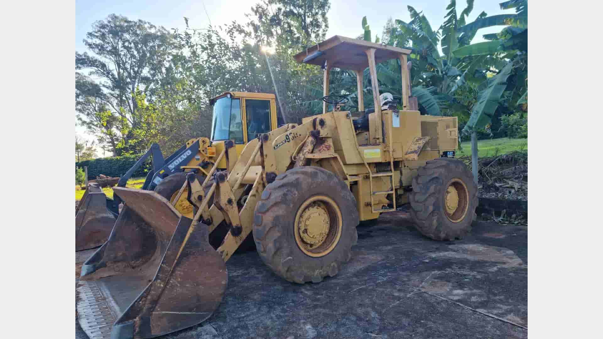 Pá Carregadeira Caterpillar 930T 1992 - imagem de fundo