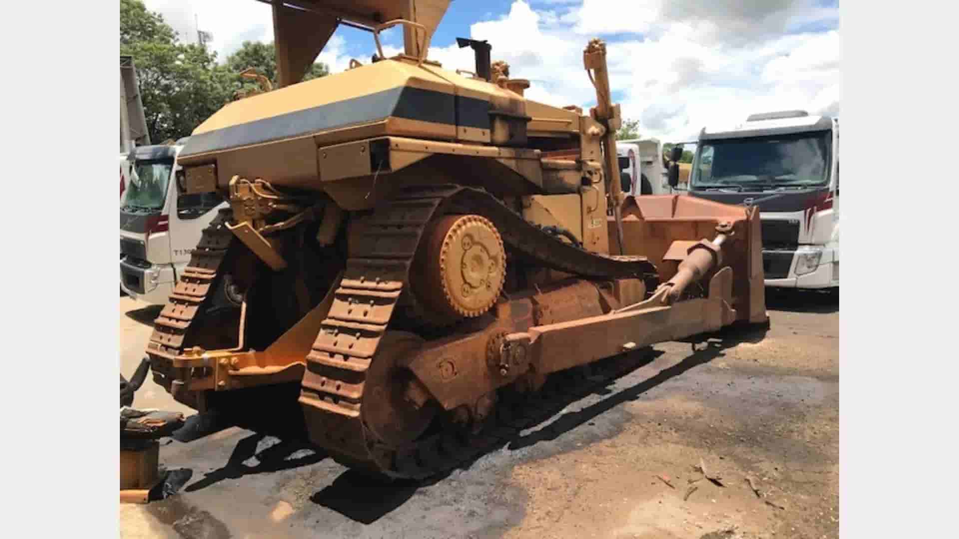 Trator de esteira Caterpillar D8L 1989 - imagem de fundo