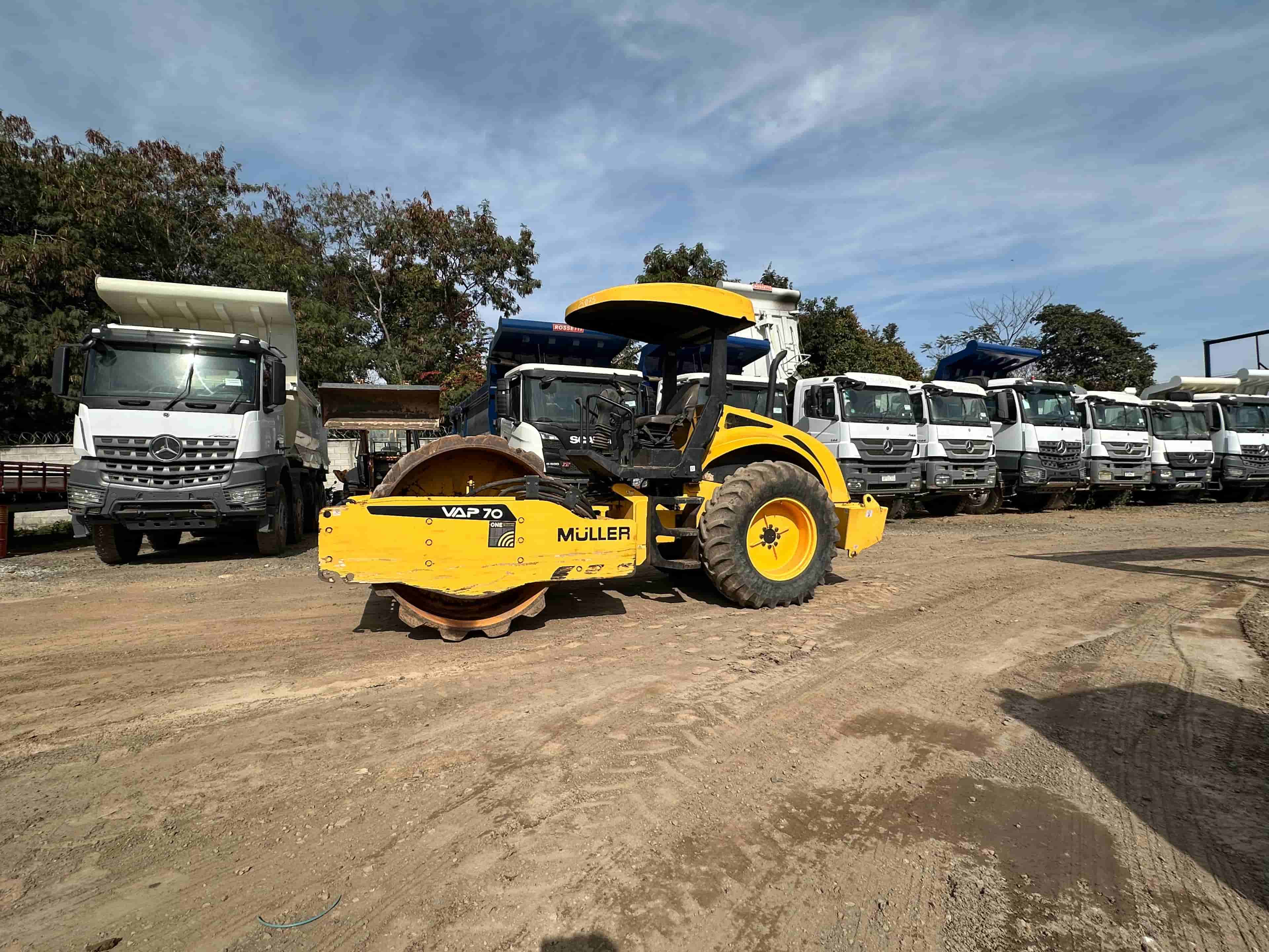 Rolo compactador Müller VAP70 2010 - imagem de fundo