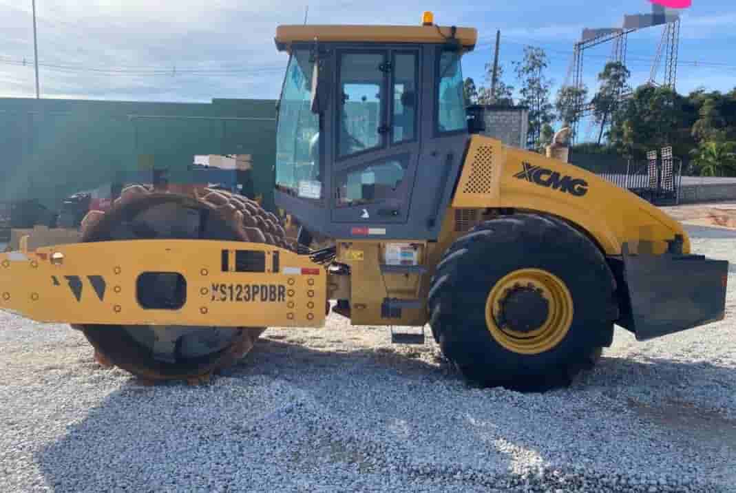 Rolo compactador XCMG XS123PDBR 2020 - imagem de fundo