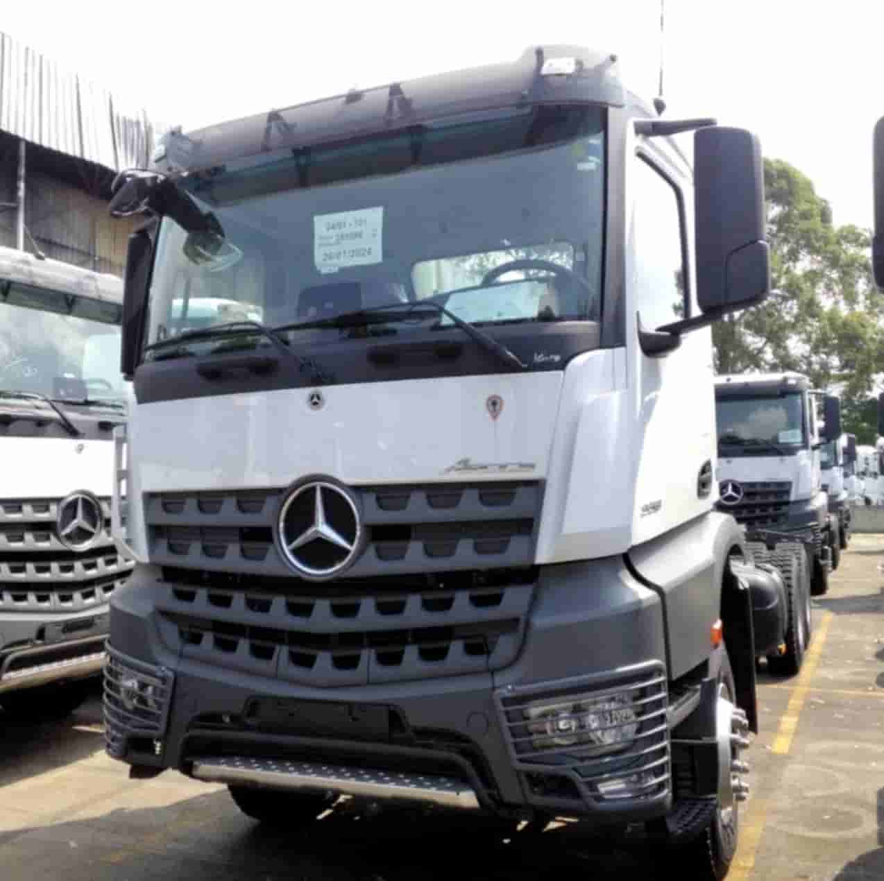 Caminhão Mercedes Benz Arocs 4851 2024 - imagem de fundo