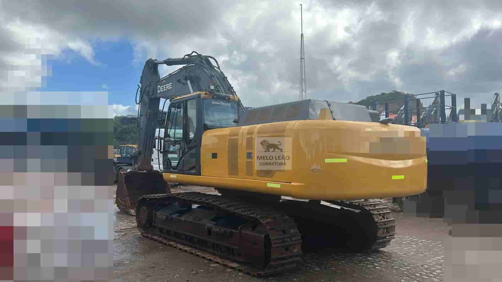 Escavadeira John Deere 350G 2021 - imagem de fundo
