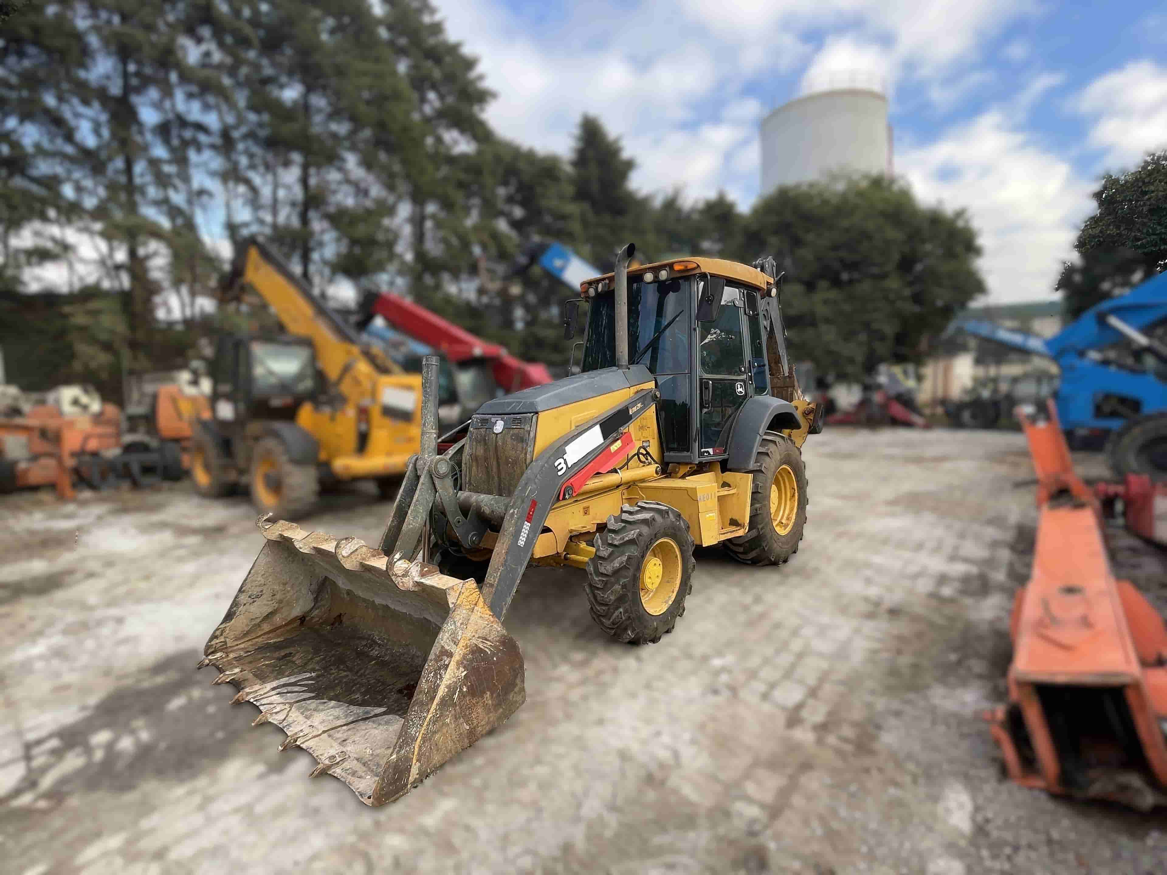 Retroescavadeira John Deere 310L 4X4 2018 - imagem de fundo