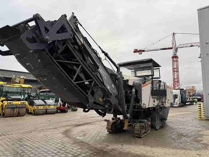 Fresadora de asfalto Wirtgen W200 2014 - imagem de fundo