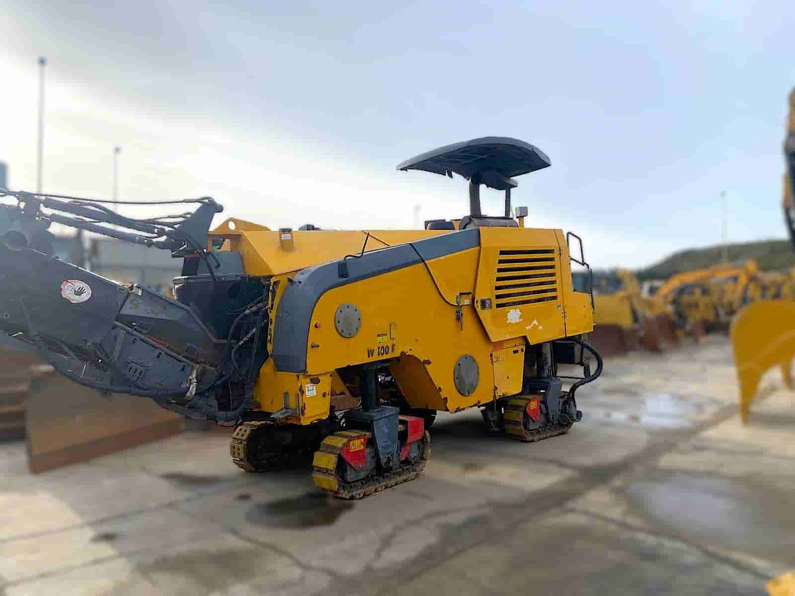 Fresadora de asfalto Wirtgen W100F 2009 - imagem de fundo