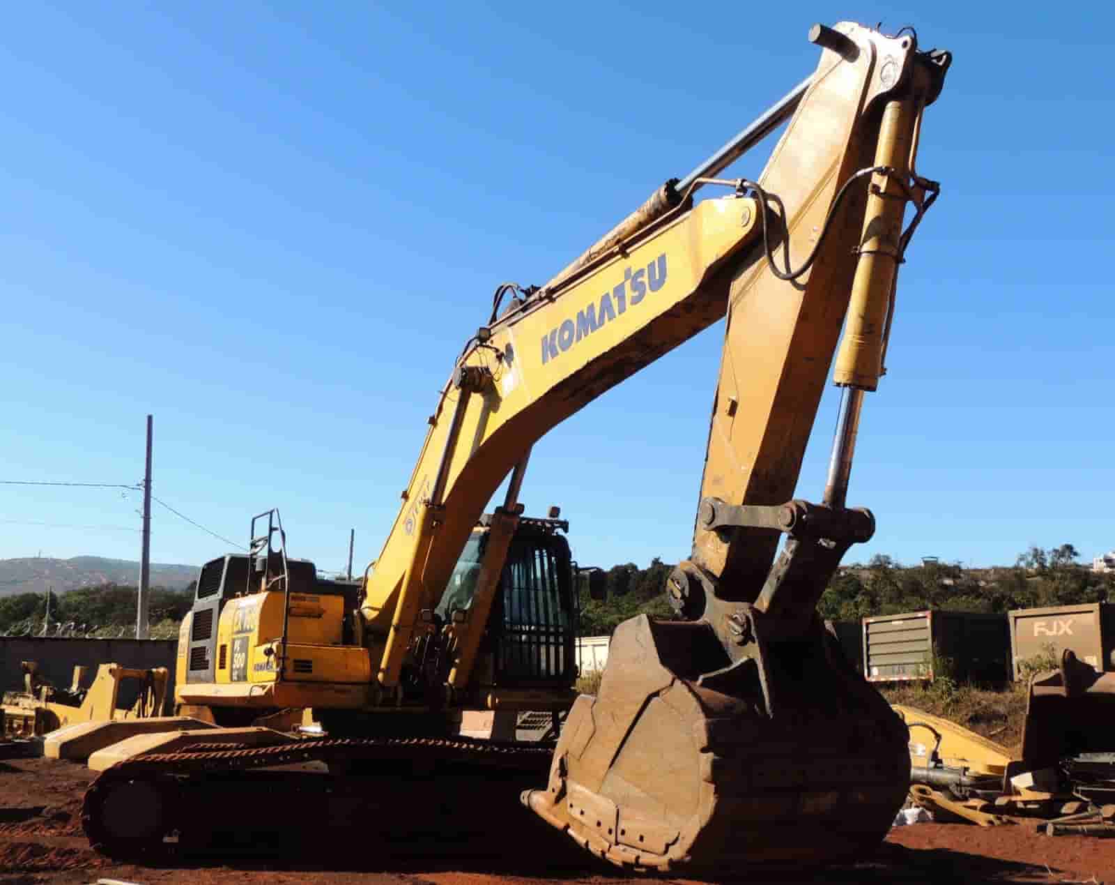 Escavadeira Komatsu PC-500LC-10  2021 - imagem de fundo
