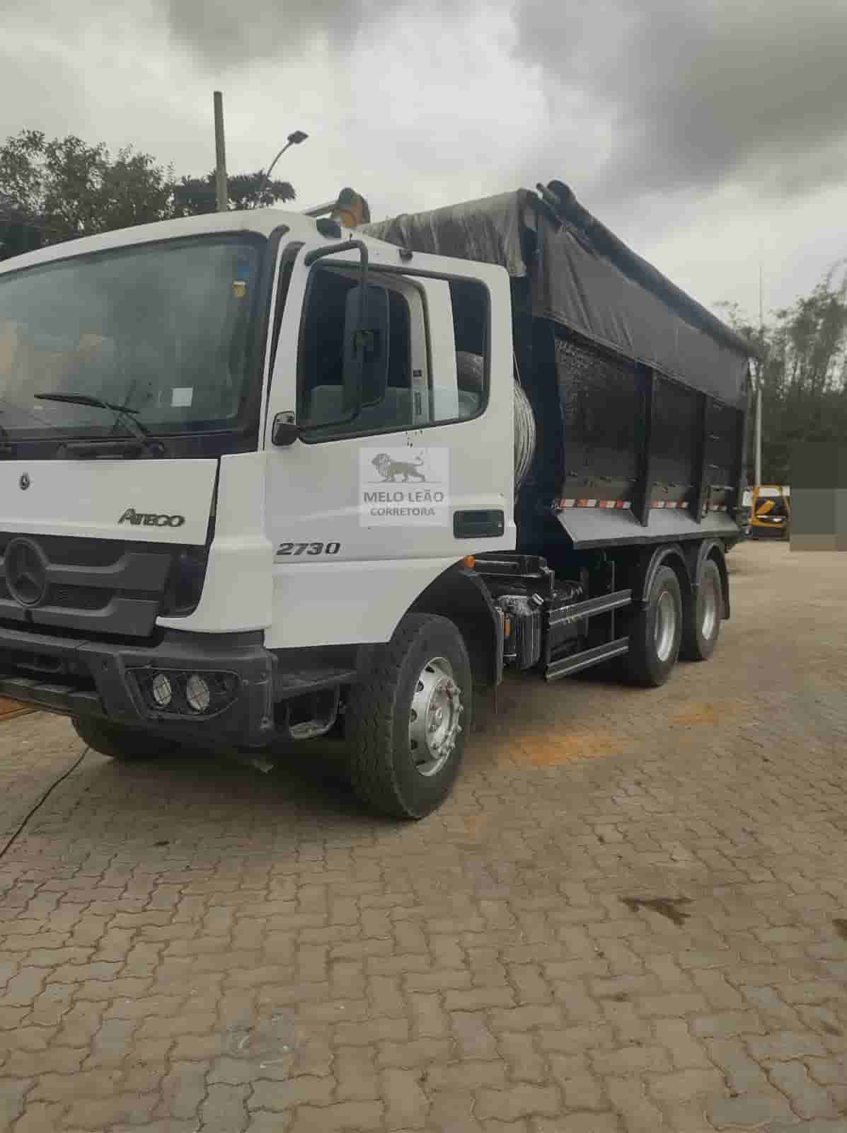 Caminhão Mercedes Benz ATEGO 2730K 2022 - imagem de fundo