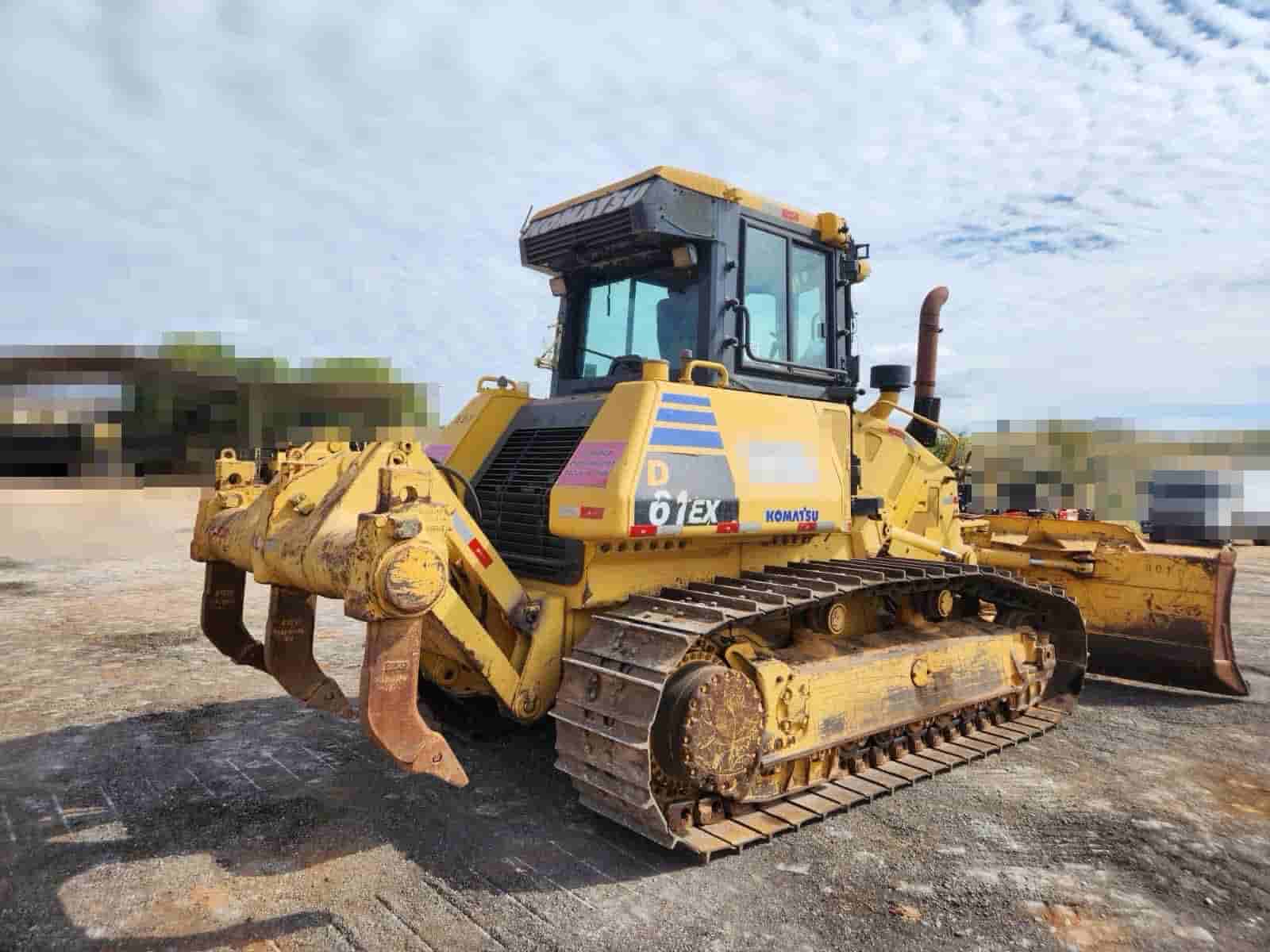 Trator de esteira Komatsu D61-EX 2017 - imagem de fundo