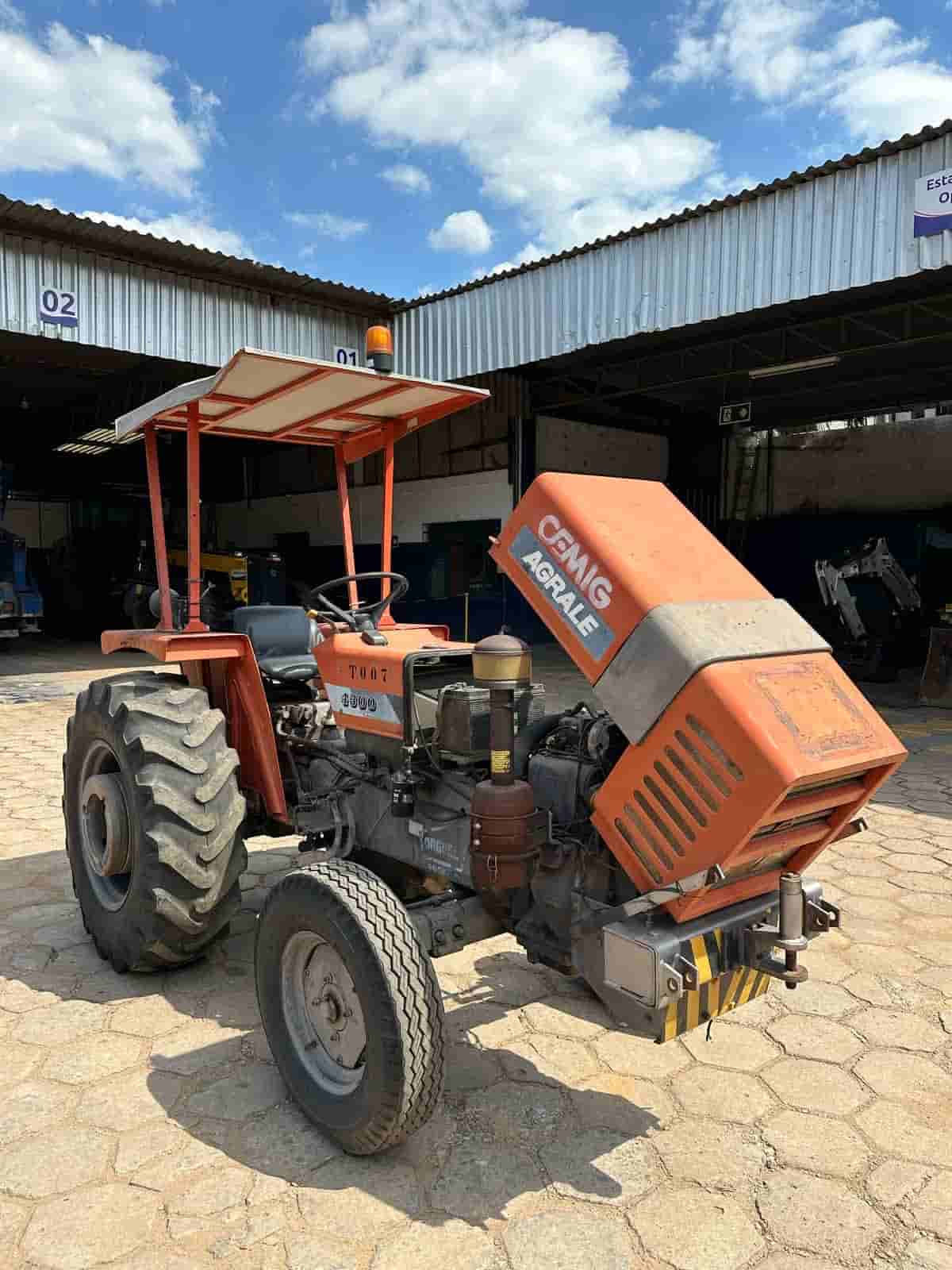 Trator agrícola Agrale T4300 hse  1988 - imagem de fundo