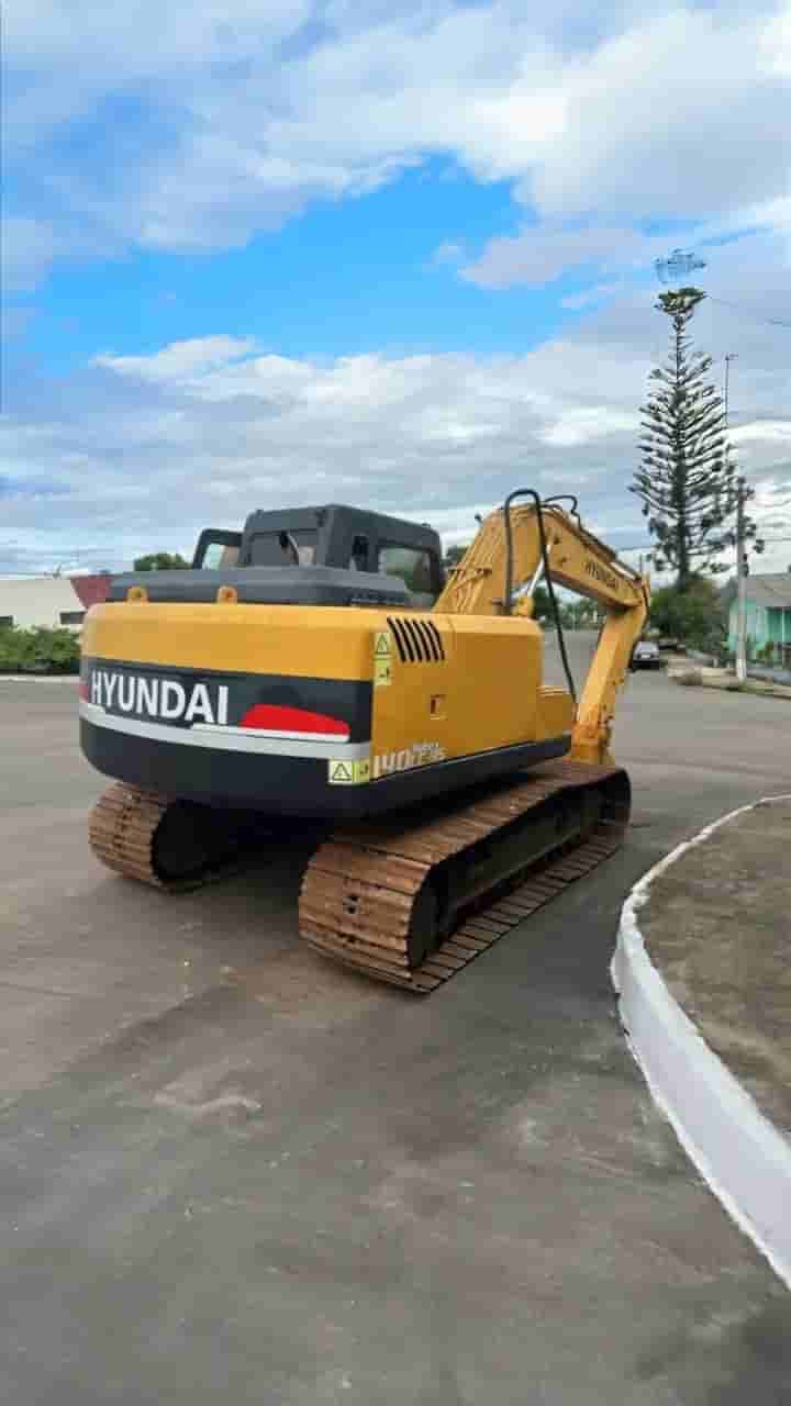 Escavadeira Hyundai R140Lc-7 2009 - imagem de fundo