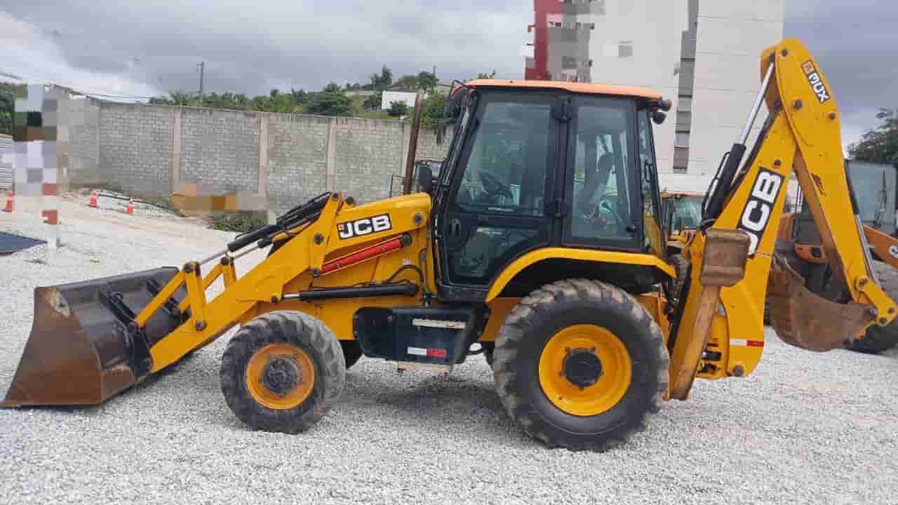 Retroescavadeira JCB 3CX 4X4 2020 - imagem de fundo
