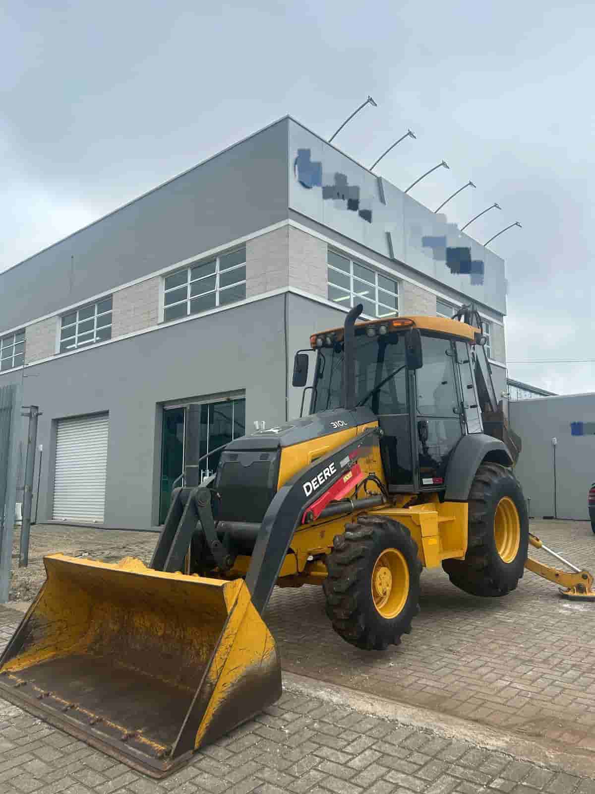 Retroescavadeira John Deere 310 L 2021 - imagem de fundo