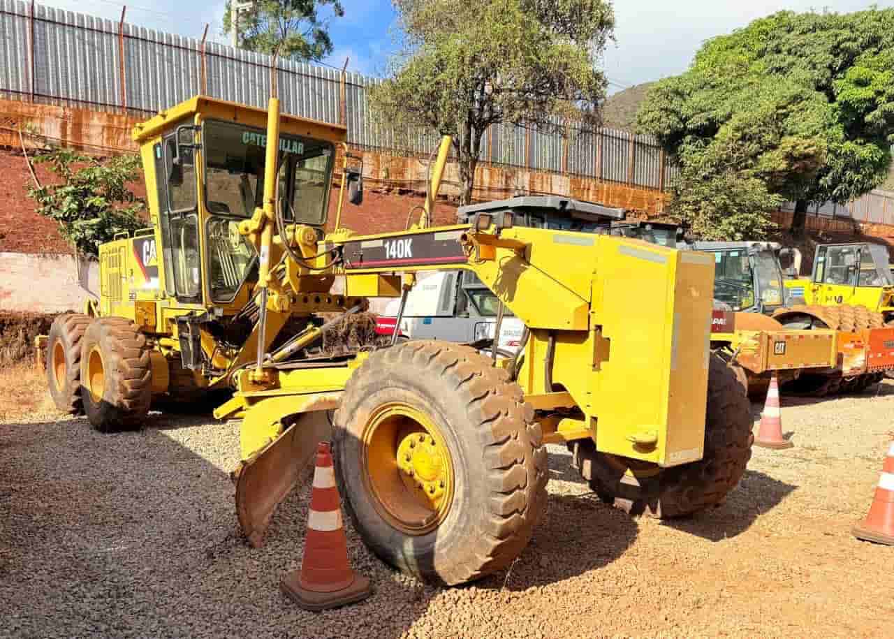 Motoniveladora Caterpillar 140K 2013 - imagem de fundo